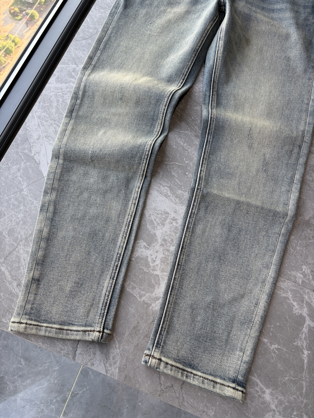 专柜🆕2026春夏设计推荐 热卖牛仔裤🆕柔软亲肤面料 奢华头层牛皮腰牌 经典蓝洗水 专柜限量款 奢华感订