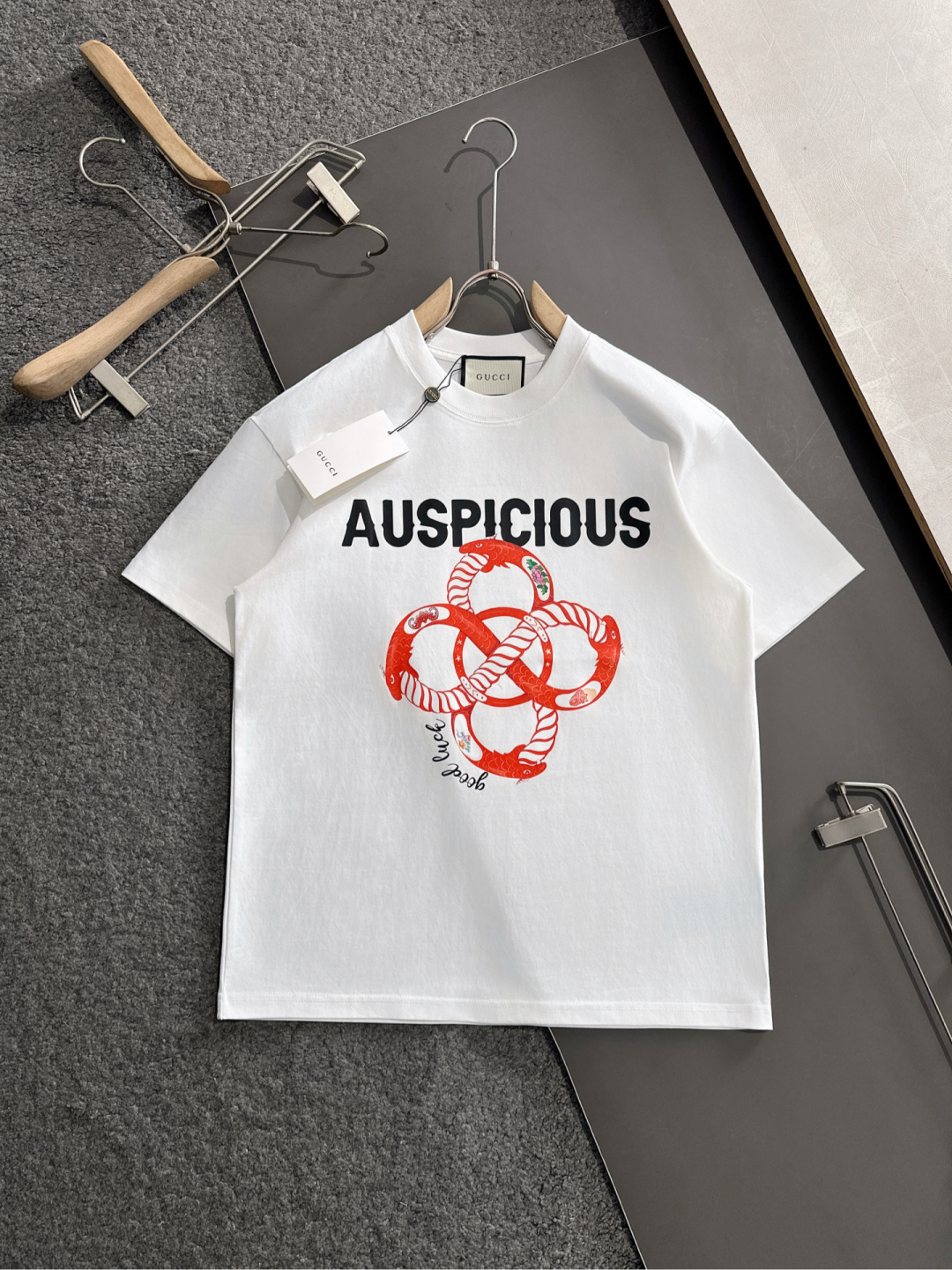 GUC 2025SS春夏最新款圆领时尚短袖T恤，官网同步，专柜纯棉面料！贴肤舒适，耐看又好穿，经典简约l