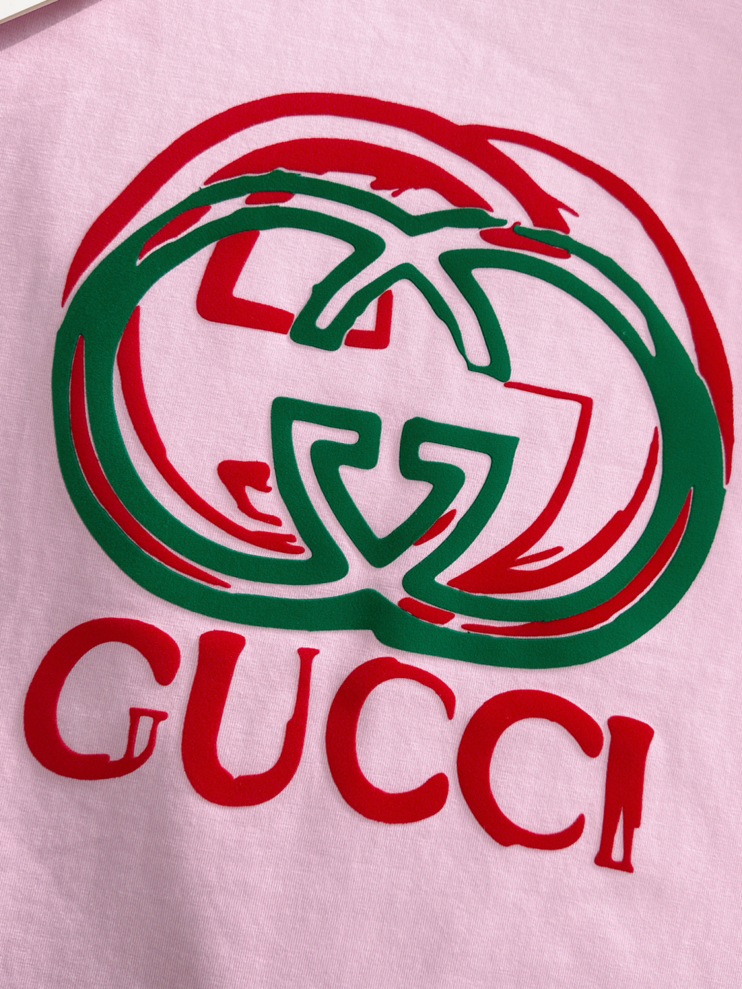  GUC 2025SS春夏最新款圆领时尚短袖T恤，官网同步，专柜纯棉面料！贴肤舒适，耐看又好穿，经典简约
