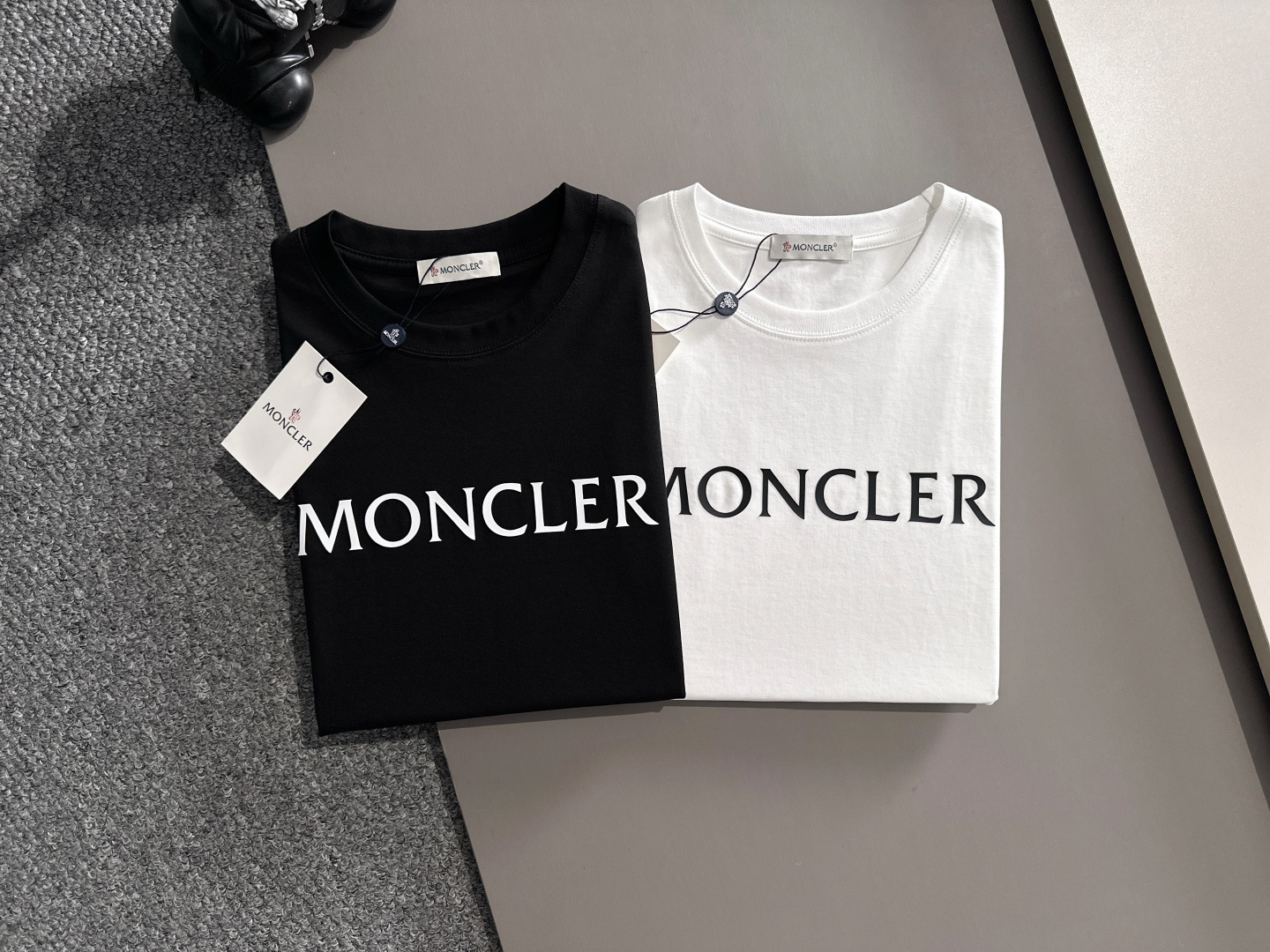 NO:448081,Moncler/Shirt New Spring and Summer New Products Complete Three Standards Mercerized Cotton Short-Sleeved T-shirt Three-dimensional Glue Drop Processing Good Products Don't need to introduce too much See details Counter code M-XXXL 175/Suggestions L, Moncler, T-shirt,tees, t-shirt,alexander wang19860909Moncler/蒙口 春夏新品 三标齐全 丝光棉短袖T恤 立体滴胶工艺 好货不用过多介绍 看细节 专柜码数M-XXXL 175/建议L,,Moncler,T-shirt,tees，t-shirt,alexander wang,Men's clothing