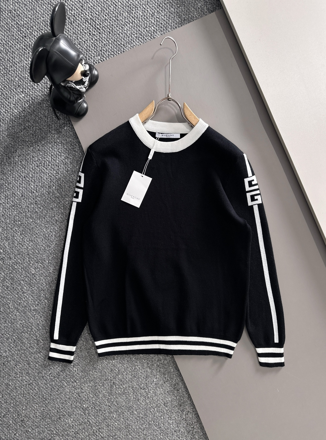 GIVENCHY 2025秋冬新款羊毛毛衣 高品质意大利进口羊毛混纺面料，高密度针织，时尚百搭毛衣，帅气