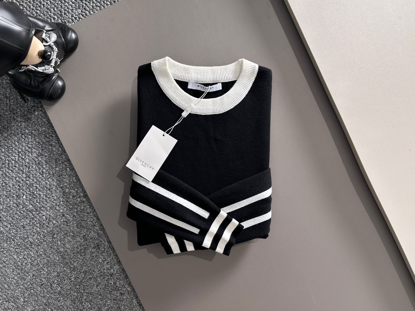 GIVENCHY 2025秋冬新款羊毛毛衣 高品质意大利进口羊毛混纺面料，高密度针织，时尚百搭毛衣，帅气