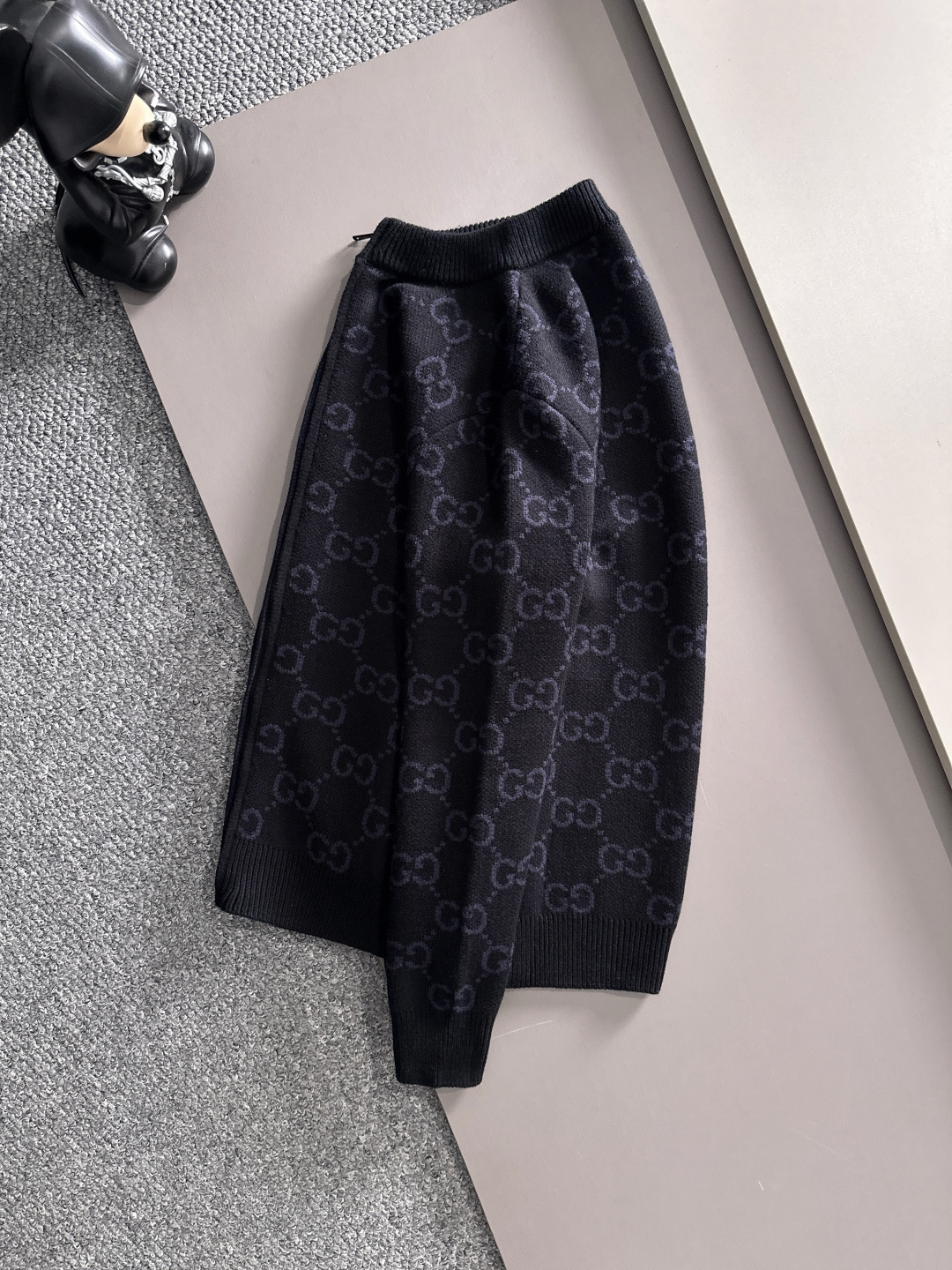 gucci 2025秋冬新款拉链开衫羊毛毛衣 高品质意大利进口羊毛混纺面料，高密度针织，时尚百搭毛衣，帅