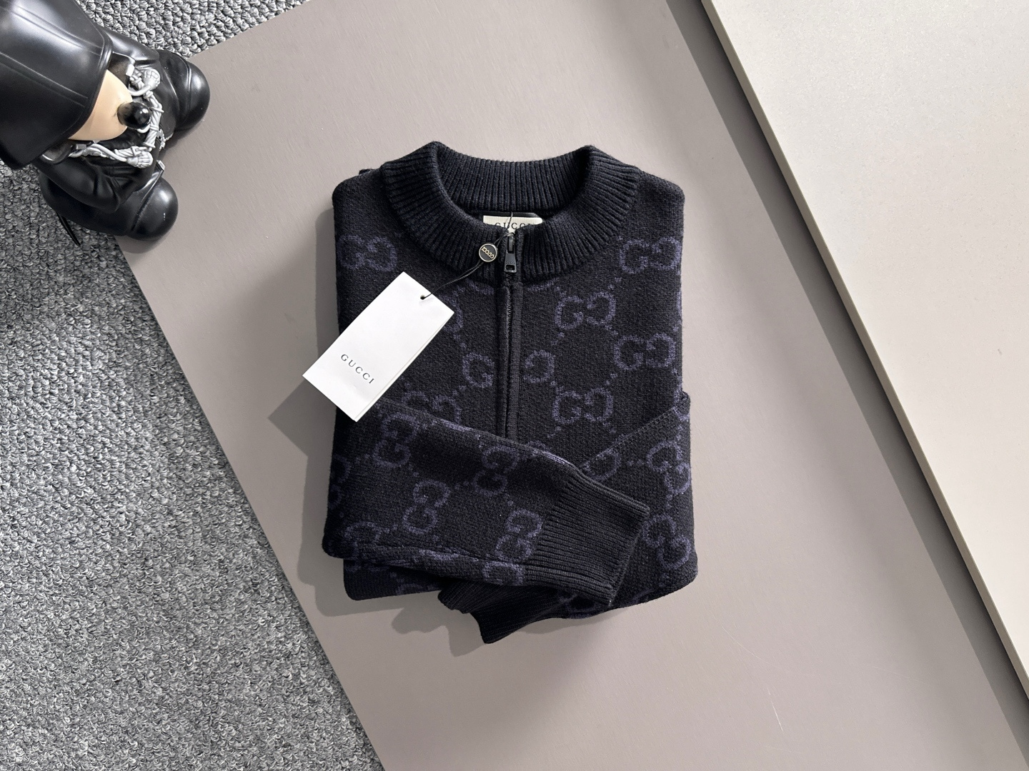 gucci 2025秋冬新款拉链开衫羊毛毛衣 高品质意大利进口羊毛混纺面料，高密度针织，时尚百搭毛衣，帅