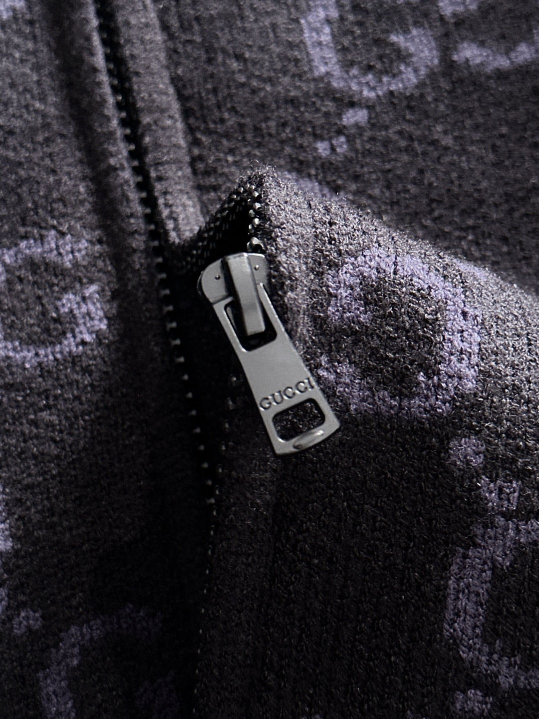 gucci 2025秋冬新款拉链开衫羊毛毛衣 高品质意大利进口羊毛混纺面料，高密度针织，时尚百搭毛衣，帅