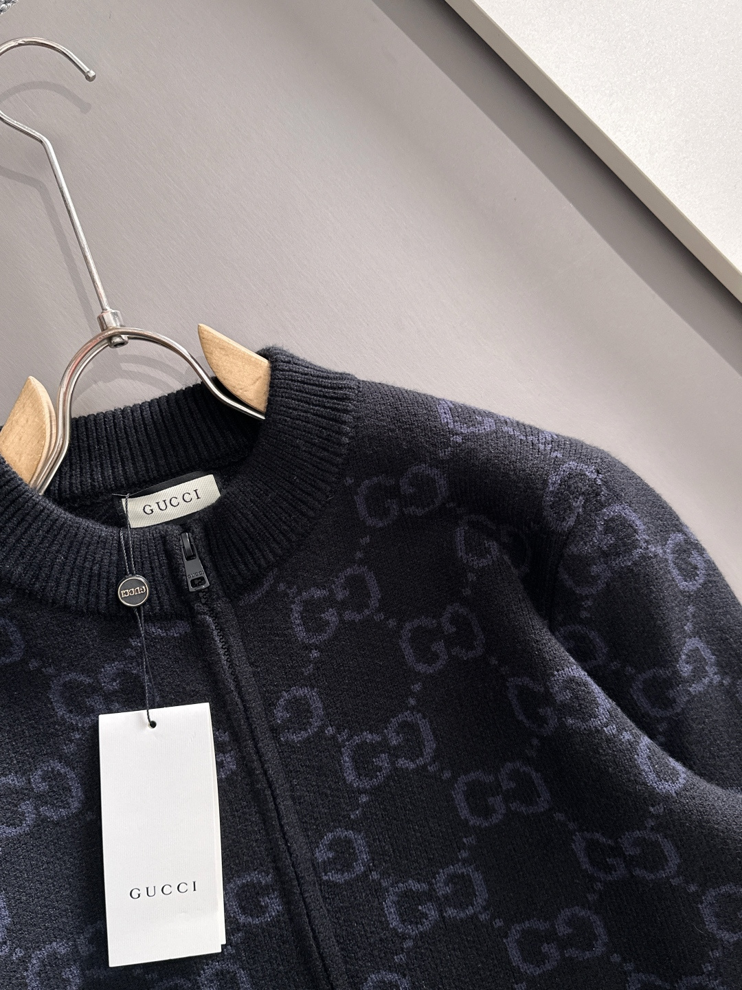 gucci 2025秋冬新款拉链开衫羊毛毛衣 高品质意大利进口羊毛混纺面料，高密度针织，时尚百搭毛衣，帅