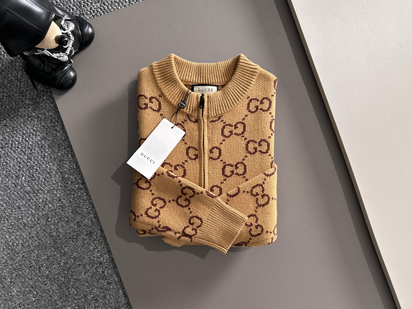 gucci 2025秋冬新款拉链开衫羊毛毛衣 高品质意大利进口羊毛混纺面料，高密度针织，时尚百搭毛衣，帅