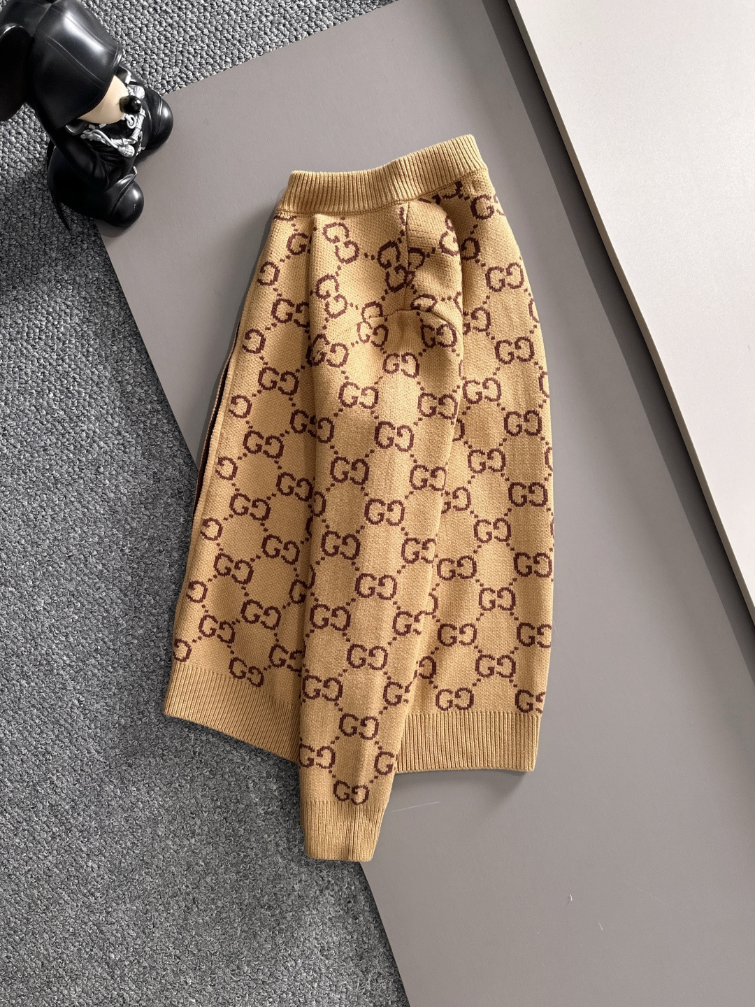 gucci 2025秋冬新款拉链开衫羊毛毛衣 高品质意大利进口羊毛混纺面料，高密度针织，时尚百搭毛衣，帅