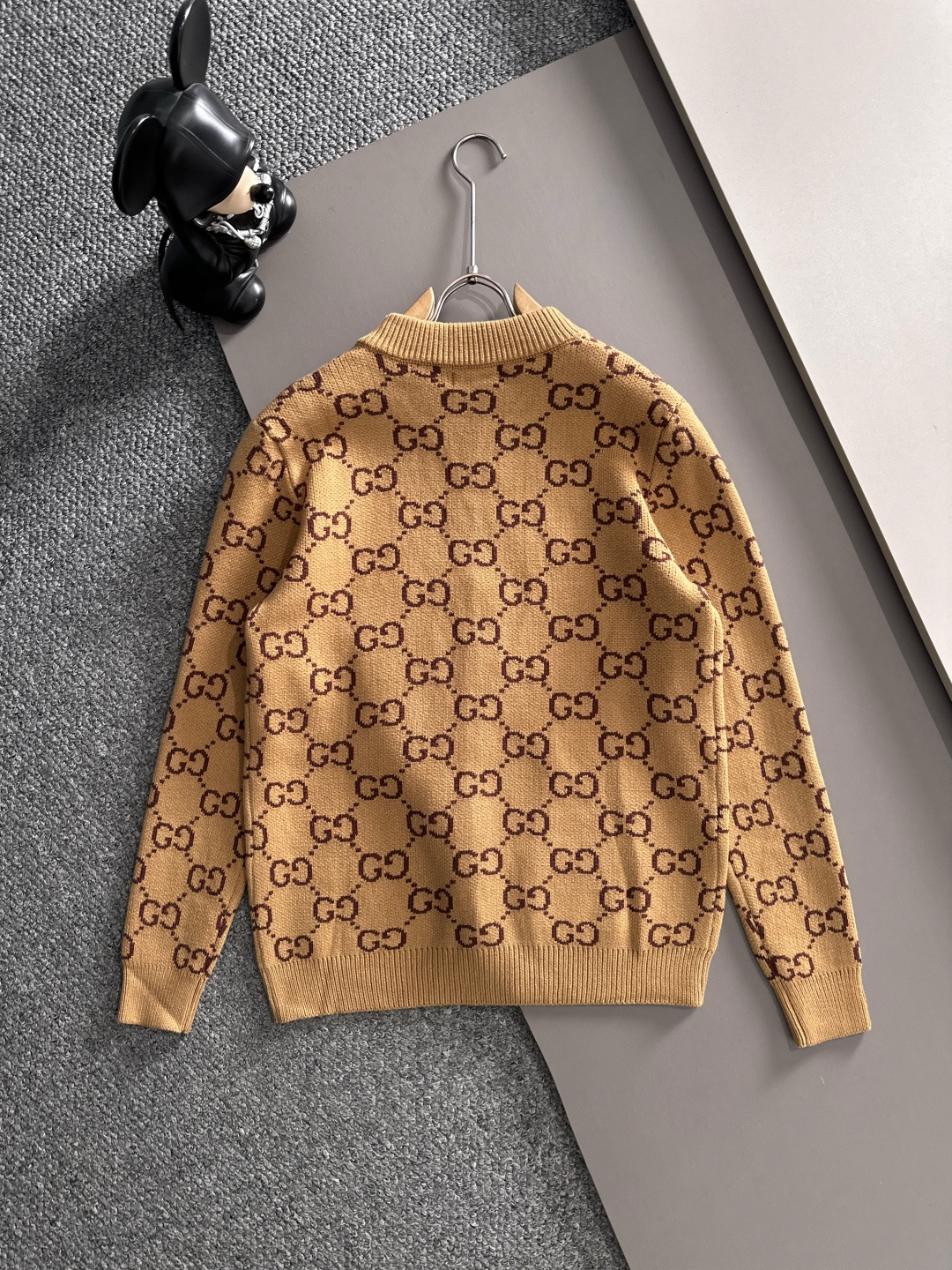 gucci 2025秋冬新款拉链开衫羊毛毛衣 高品质意大利进口羊毛混纺面料，高密度针织，时尚百搭毛衣，帅