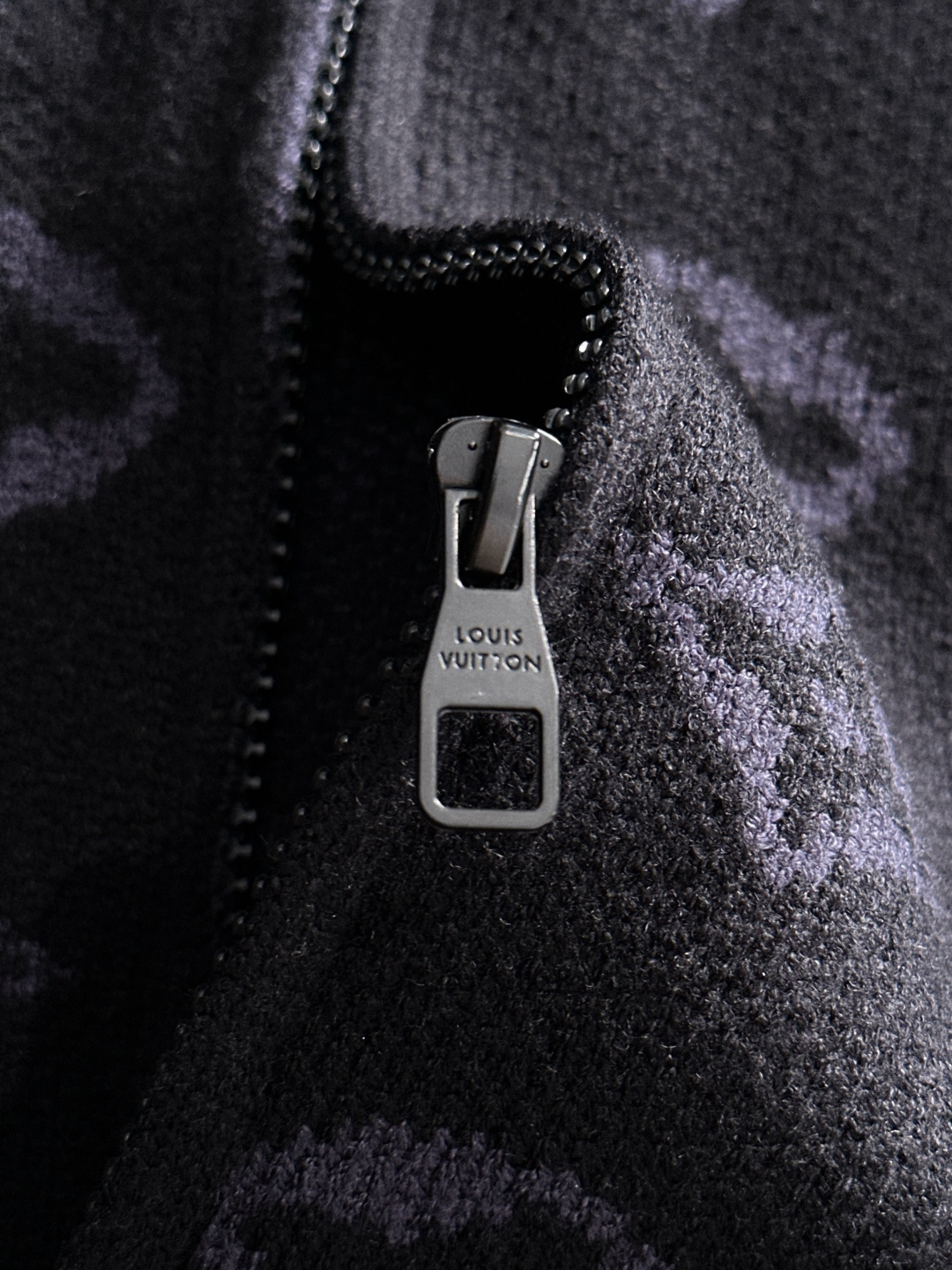 gucci 2025秋冬新款拉链开衫羊毛毛衣 高品质意大利进口羊毛混纺面料，高密度针织，时尚百搭毛衣，帅