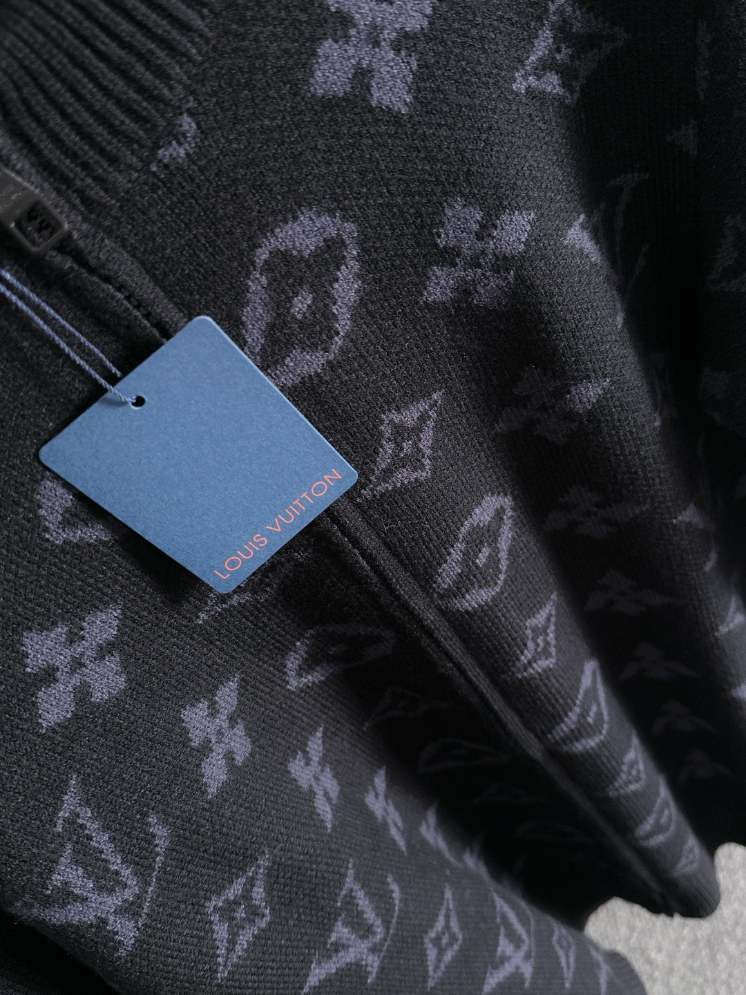 gucci 2025秋冬新款拉链开衫羊毛毛衣 高品质意大利进口羊毛混纺面料，高密度针织，时尚百搭毛衣，帅