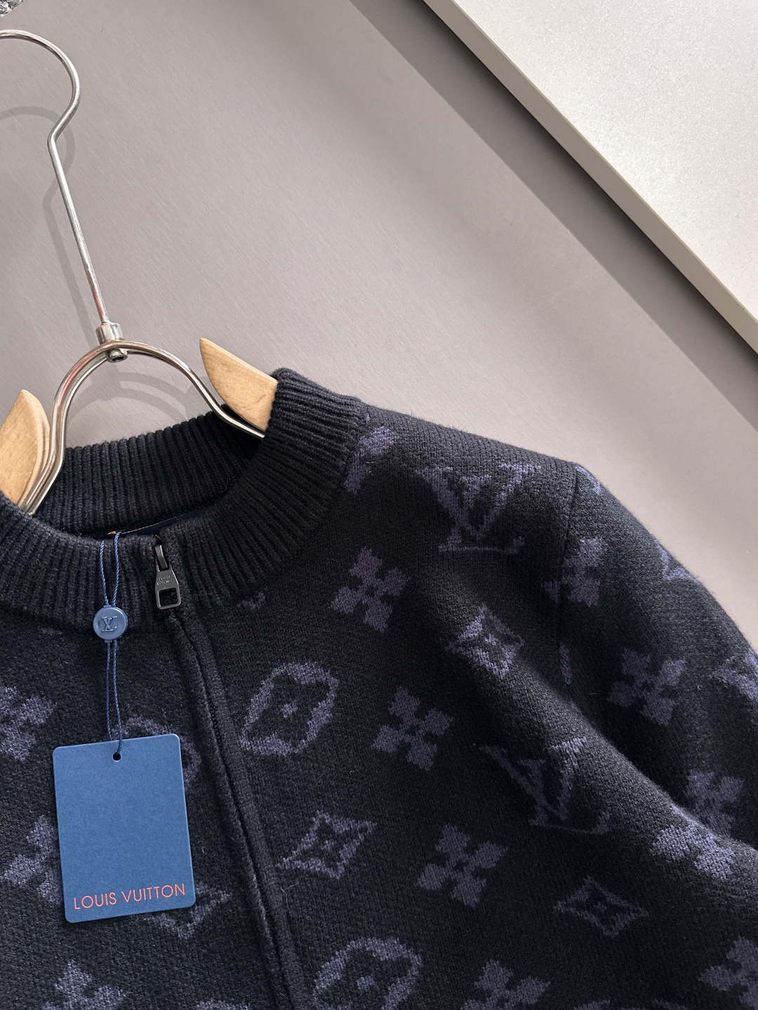 gucci 2025秋冬新款拉链开衫羊毛毛衣 高品质意大利进口羊毛混纺面料，高密度针织，时尚百搭毛衣，帅