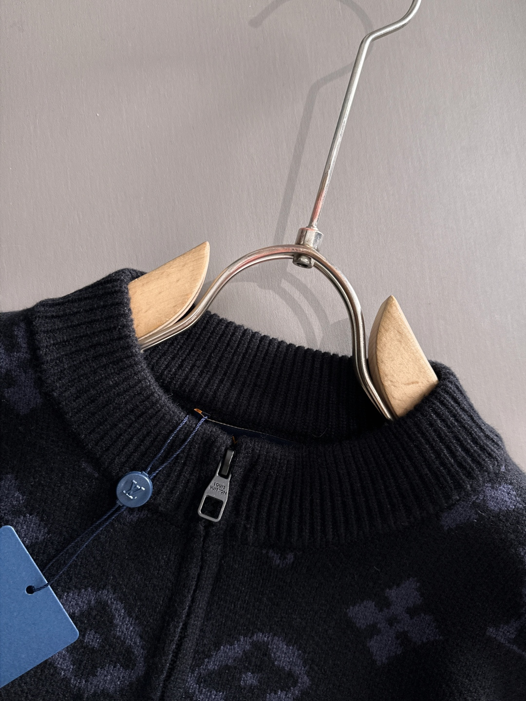 gucci 2025秋冬新款拉链开衫羊毛毛衣 高品质意大利进口羊毛混纺面料，高密度针织，时尚百搭毛衣，帅