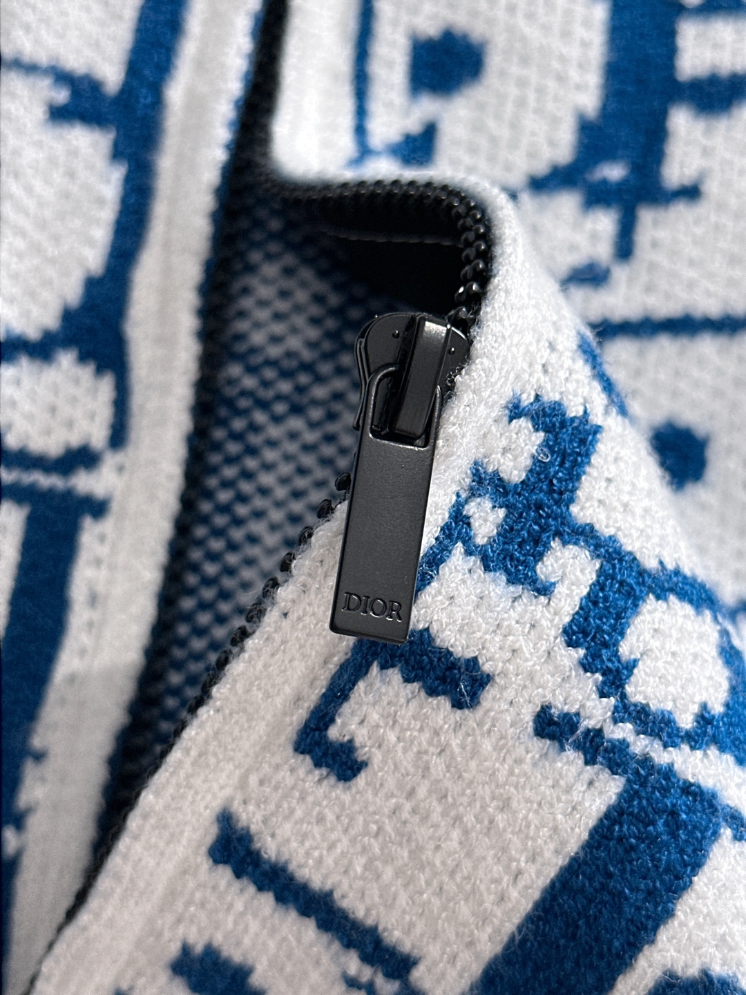 dior 2025秋冬新款拉链开衫羊毛毛衣 高品质意大利进口羊毛混纺面料，高密度针织，时尚百搭毛衣，帅气