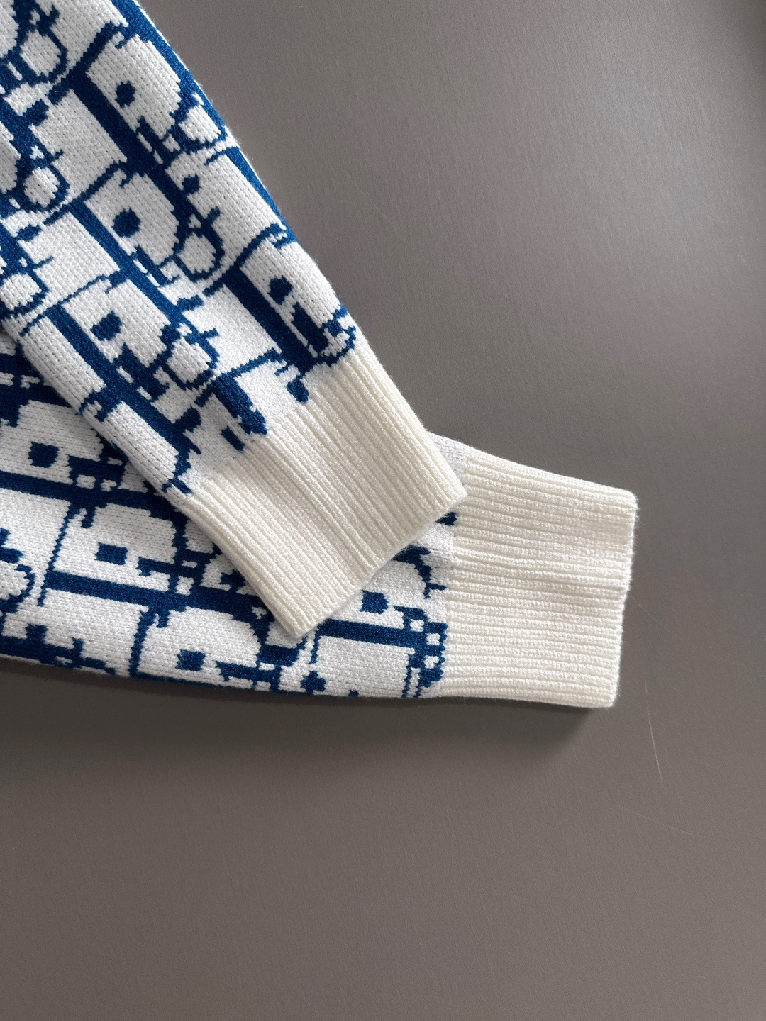 dior 2025秋冬新款拉链开衫羊毛毛衣 高品质意大利进口羊毛混纺面料，高密度针织，时尚百搭毛衣，帅气