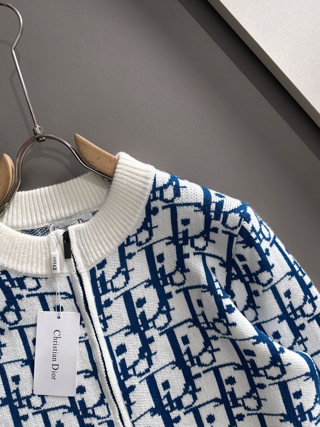 dior 2025秋冬新款拉链开衫羊毛毛衣 高品质意大利进口羊毛混纺面料，高密度针织，时尚百搭毛衣，帅气