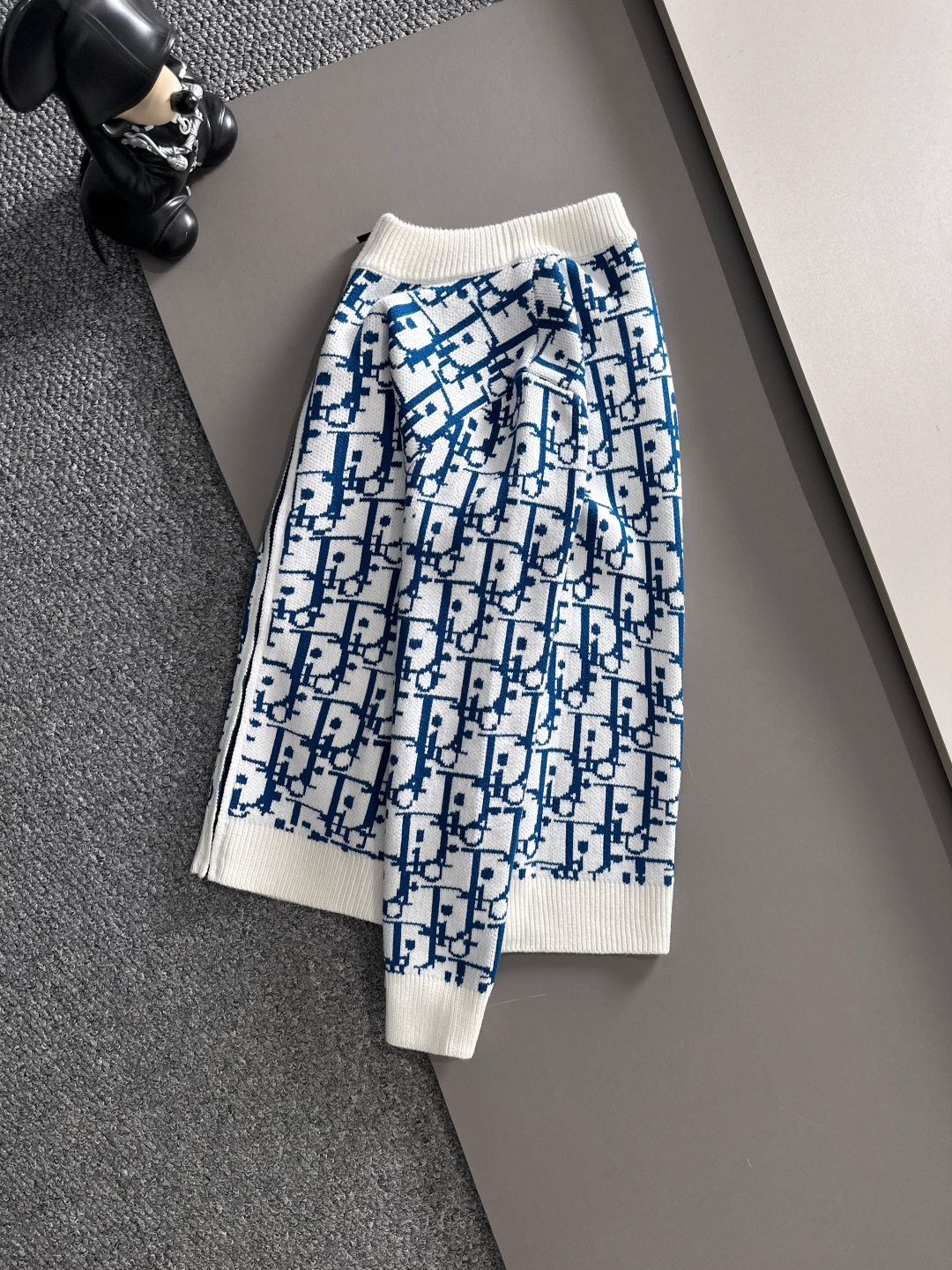 dior 2025秋冬新款拉链开衫羊毛毛衣 高品质意大利进口羊毛混纺面料，高密度针织，时尚百搭毛衣，帅气