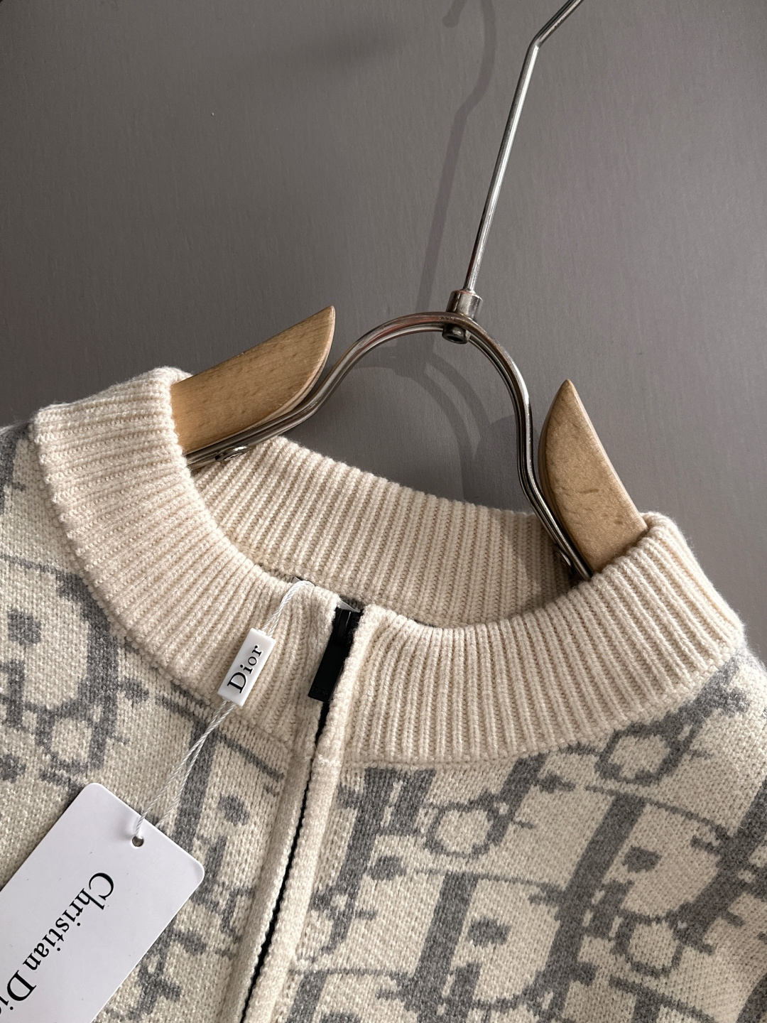 dior 2025秋冬新款拉链开衫羊毛毛衣 高品质意大利进口羊毛混纺面料，高密度针织，时尚百搭毛衣，帅气