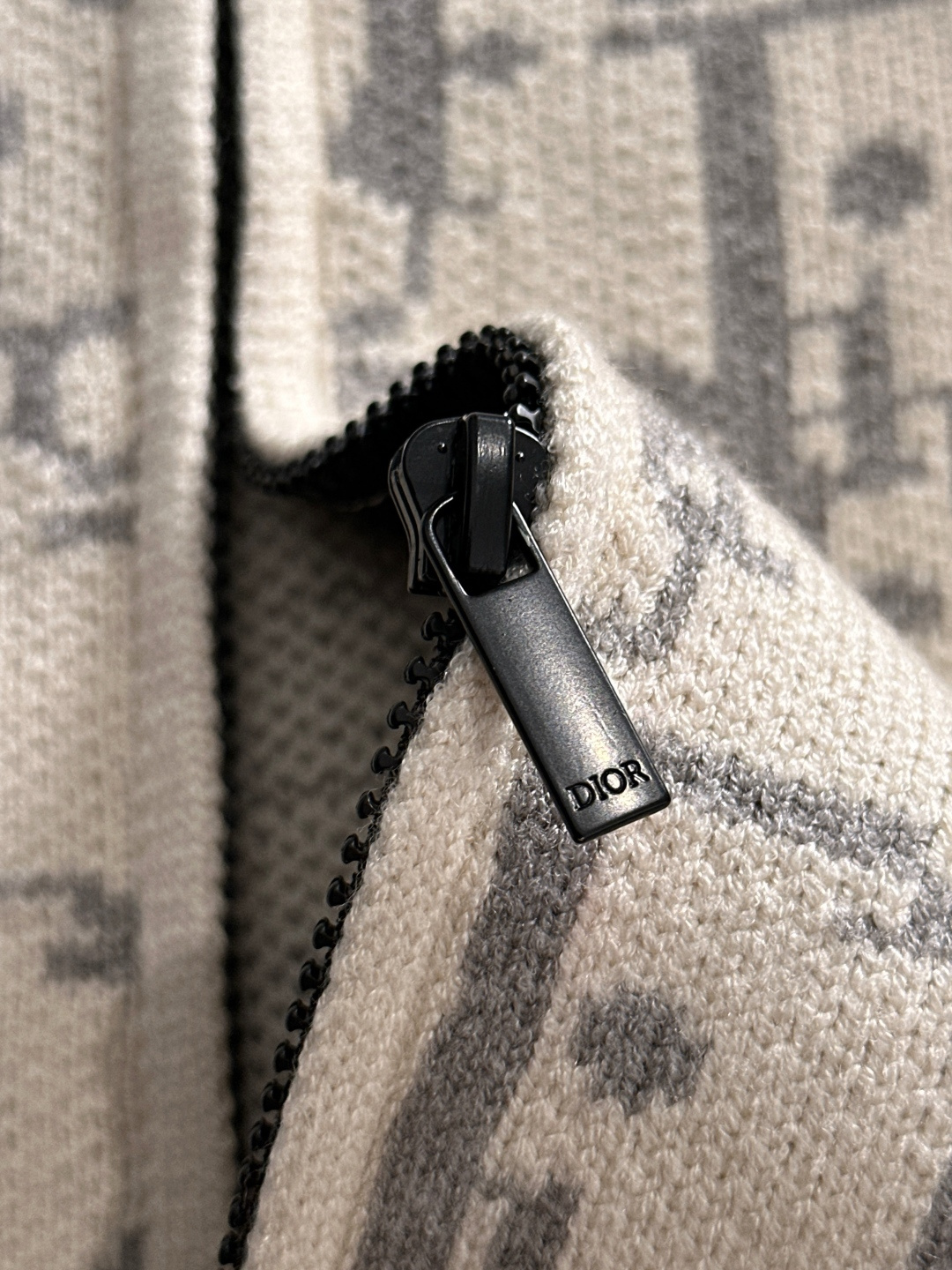 dior 2025秋冬新款拉链开衫羊毛毛衣 高品质意大利进口羊毛混纺面料，高密度针织，时尚百搭毛衣，帅气