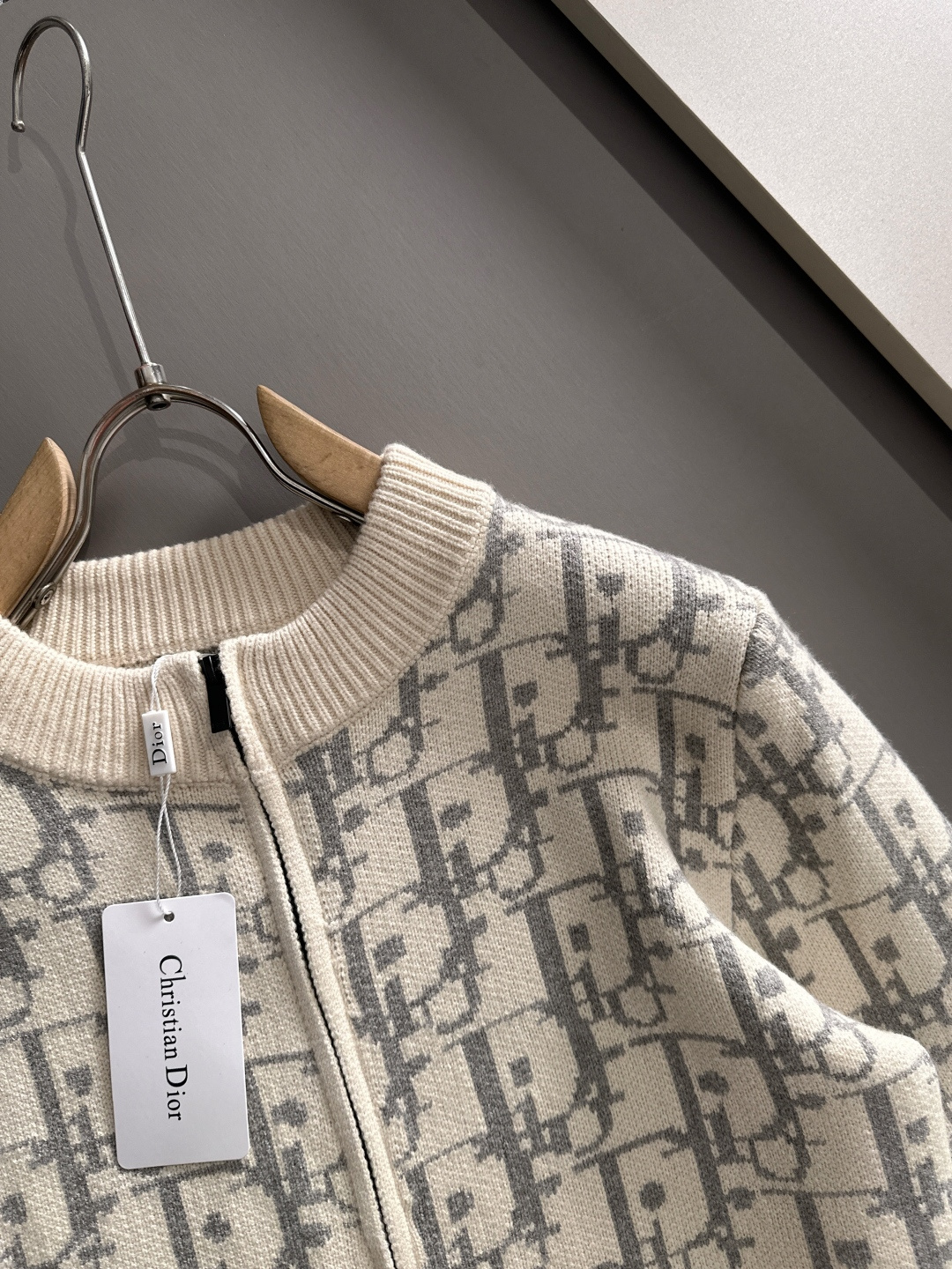 dior 2025秋冬新款拉链开衫羊毛毛衣 高品质意大利进口羊毛混纺面料，高密度针织，时尚百搭毛衣，帅气