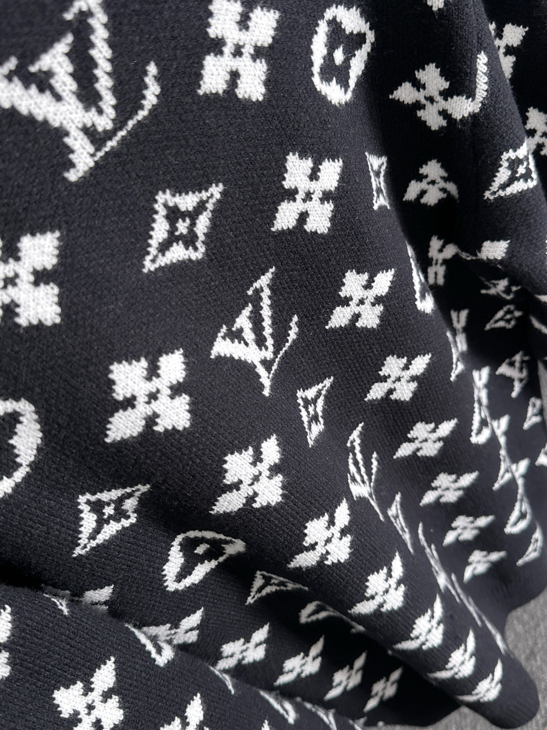 gucci 2025秋冬新款拉链开衫羊毛毛衣 高品质意大利进口羊毛混纺面料，高密度针织，时尚百搭毛衣，帅