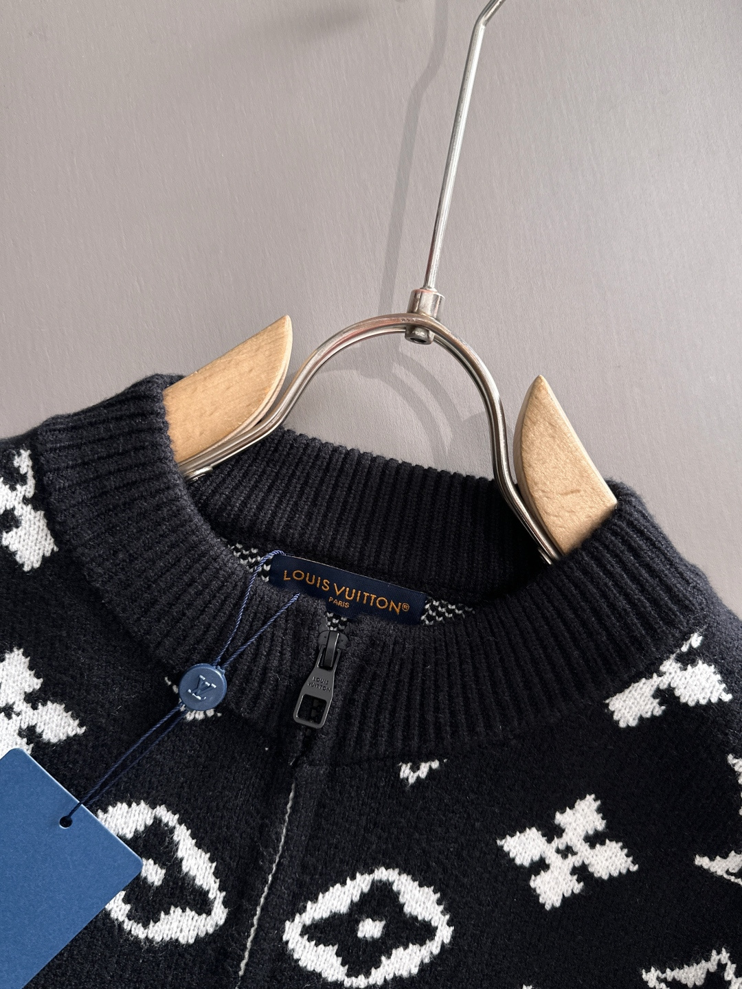 gucci 2025秋冬新款拉链开衫羊毛毛衣 高品质意大利进口羊毛混纺面料，高密度针织，时尚百搭毛衣，帅