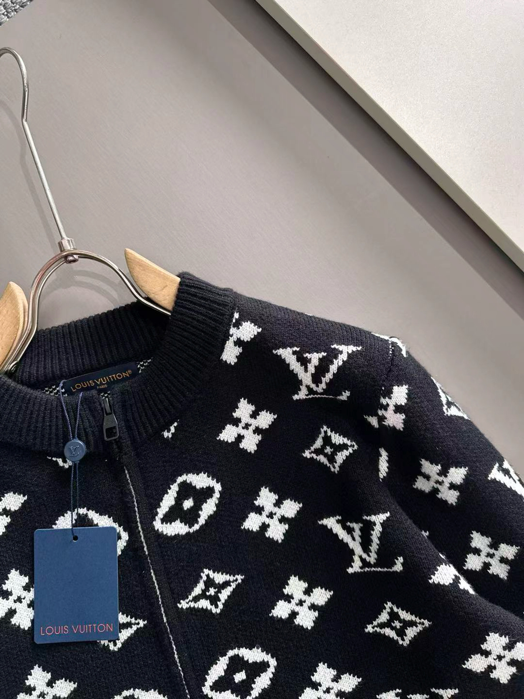 gucci 2025秋冬新款拉链开衫羊毛毛衣 高品质意大利进口羊毛混纺面料，高密度针织，时尚百搭毛衣，帅