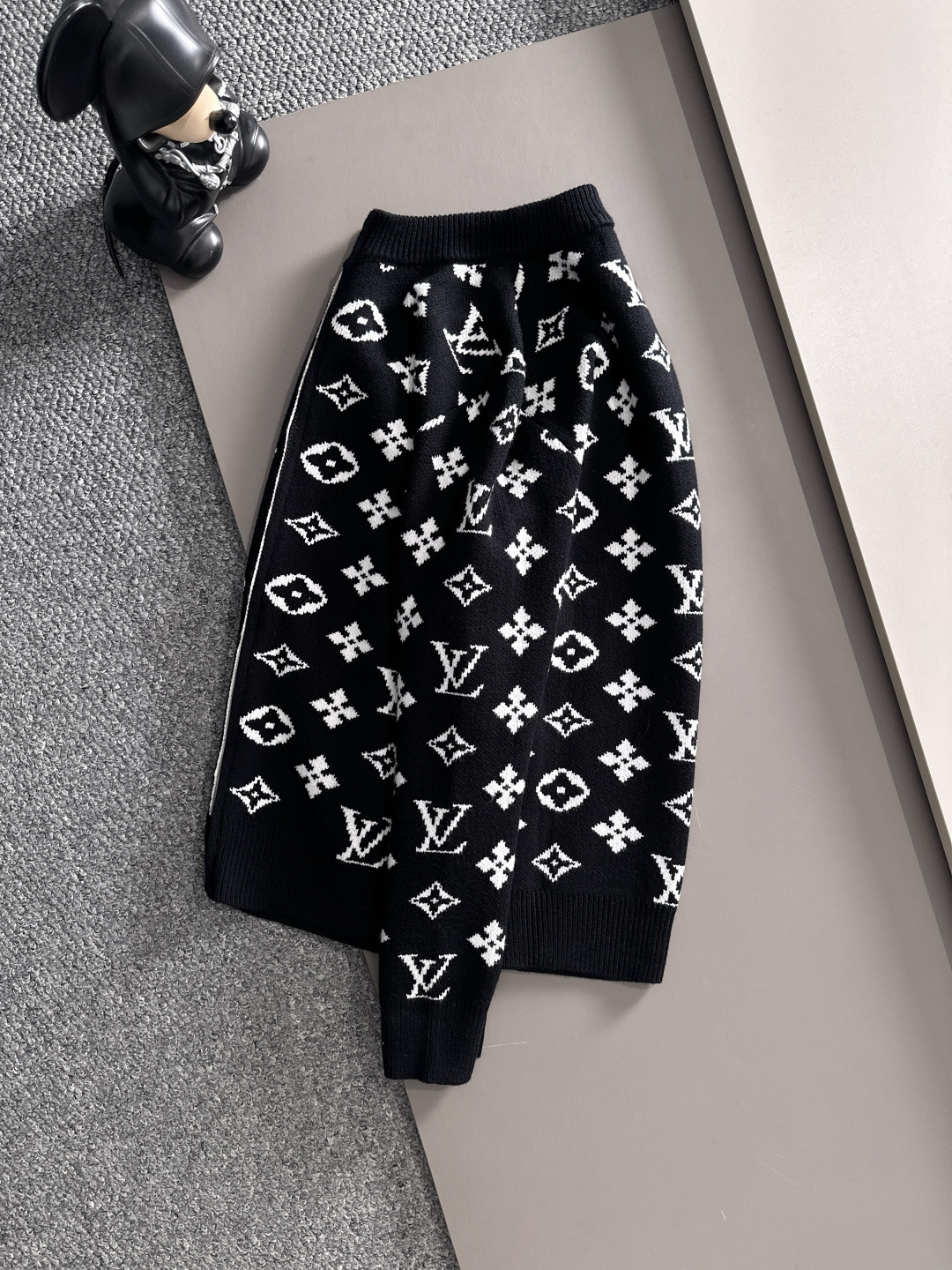 gucci 2025秋冬新款拉链开衫羊毛毛衣 高品质意大利进口羊毛混纺面料，高密度针织，时尚百搭毛衣，帅