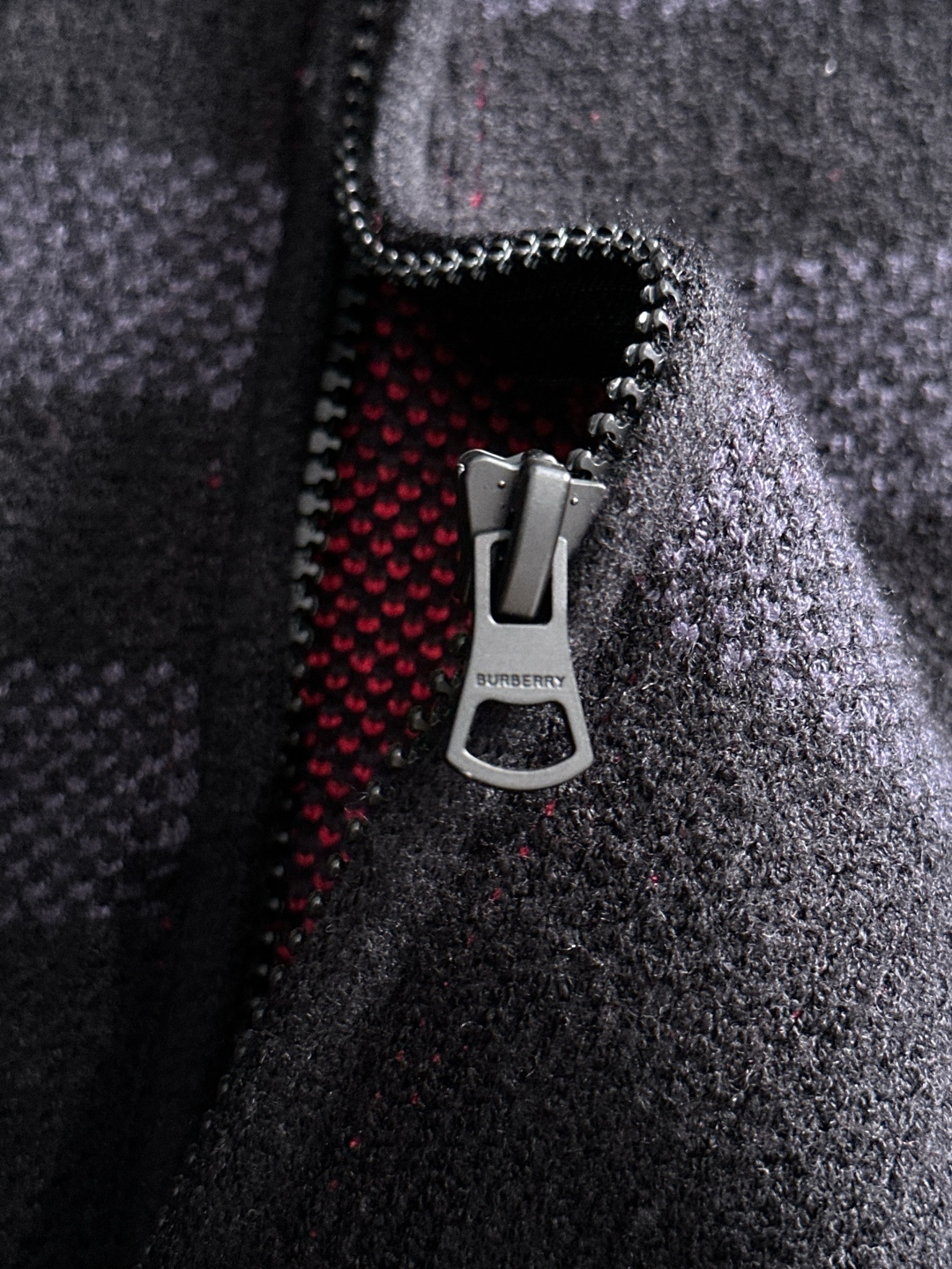 Burberry 2025秋冬新款拉链开衫羊毛毛衣 高品质意大利进口羊毛混纺面料，高密度针织，时尚百搭毛