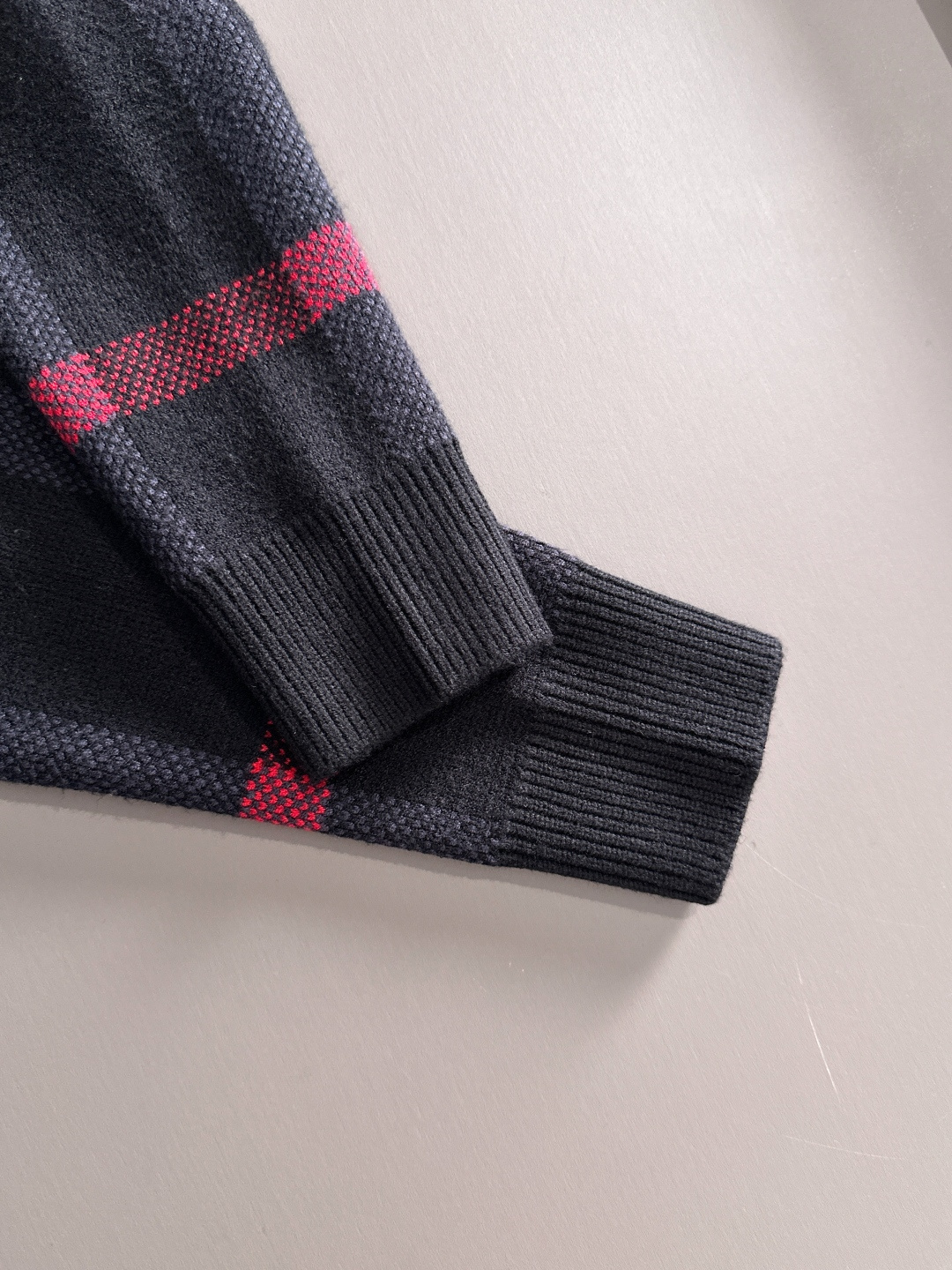 Burberry 2025秋冬新款拉链开衫羊毛毛衣 高品质意大利进口羊毛混纺面料，高密度针织，时尚百搭毛