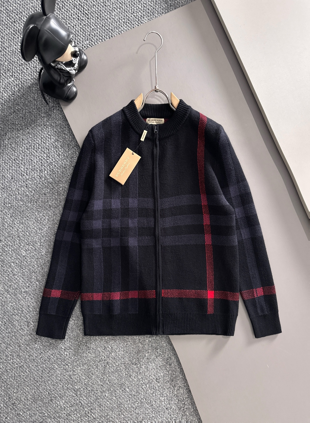 Burberry 2025秋冬新款拉链开衫羊毛毛衣 高品质意大利进口羊毛混纺面料，高密度针织，时尚百搭毛