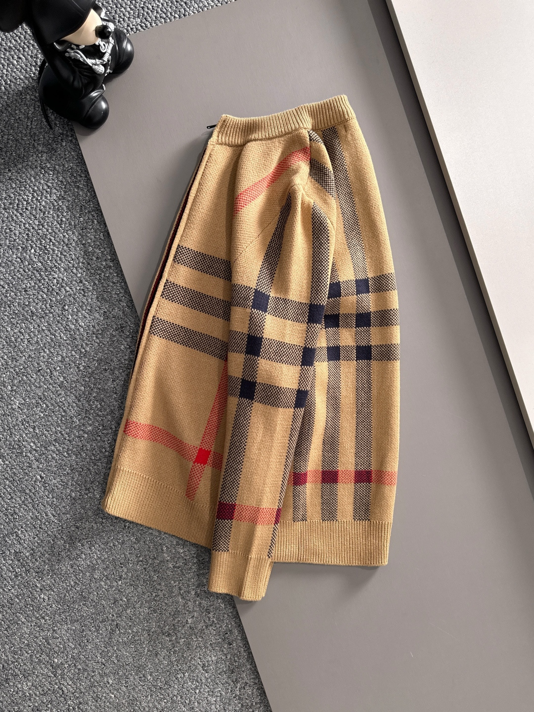 Burberry 2025秋冬新款拉链开衫羊毛毛衣 高品质意大利进口羊毛混纺面料，高密度针织，时尚百搭毛