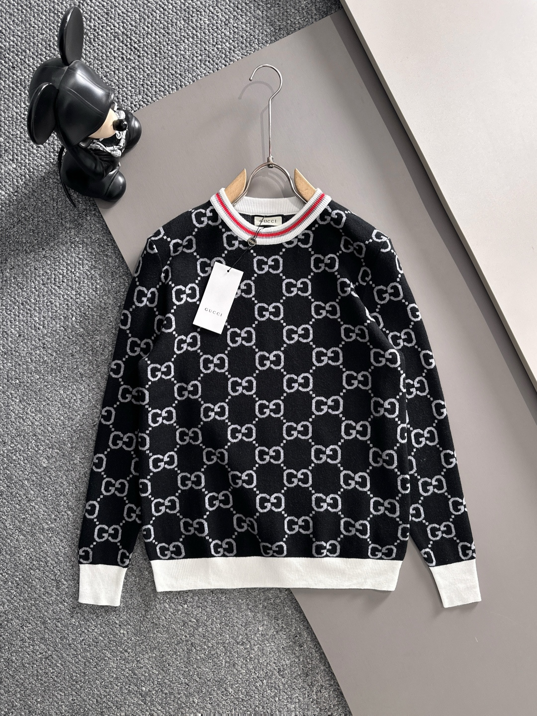 gucci 2025秋冬新款羊毛毛衣 高品质意大利进口羊毛混纺面料，高密度针织，时尚百搭毛衣，帅气十足。