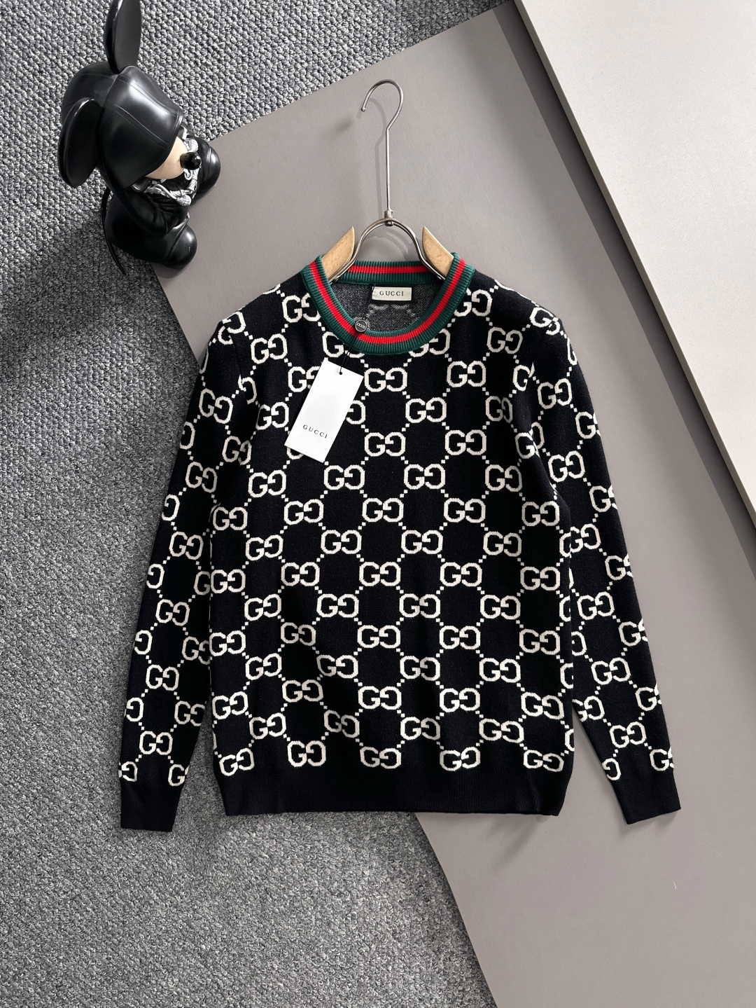 NO:541461,2025 autumn and winter new wool sweater, high-quality Italian imported wool blend fabric, high-density knitted, fashionable and versatile sweater, very handsome. Classic Logo logo is more durable and less likely to deform. The counter style and various styles can be easily held. The classic fashionable style that is sought after every year has become popular all over the world!  Number of code M-3XL (please report height and weight by placing an order), Sweaters, alexander wang198609092025秋冬新款羊毛毛衣 高品质意大利进口羊毛混纺面料,高密度针织,时尚百搭毛衣,帅气十足.经典Logo标志 更耐穿更加不易变形,专柜版型,各种风格都能轻松Hold住,年年被追捧的经典时尚款 已经风靡全球！ 码数M-3XL(下单请报身高体重),,sweaters,alexander wang,Men's clothing