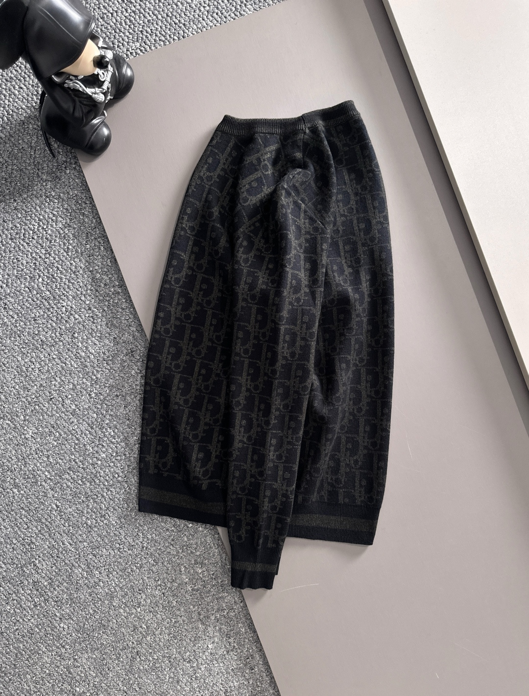 dior 2025秋冬新款羊毛毛衣 高品质意大利进口羊毛混纺面料，高密度针织，时尚百搭毛衣，帅气十足。经