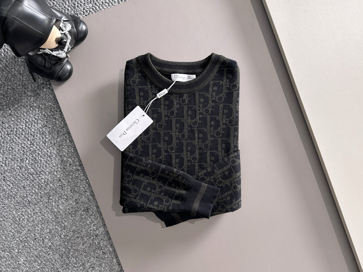 dior 2025秋冬新款羊毛毛衣 高品质意大利进口羊毛混纺面料，高密度针织，时尚百搭毛衣，帅气十足。经