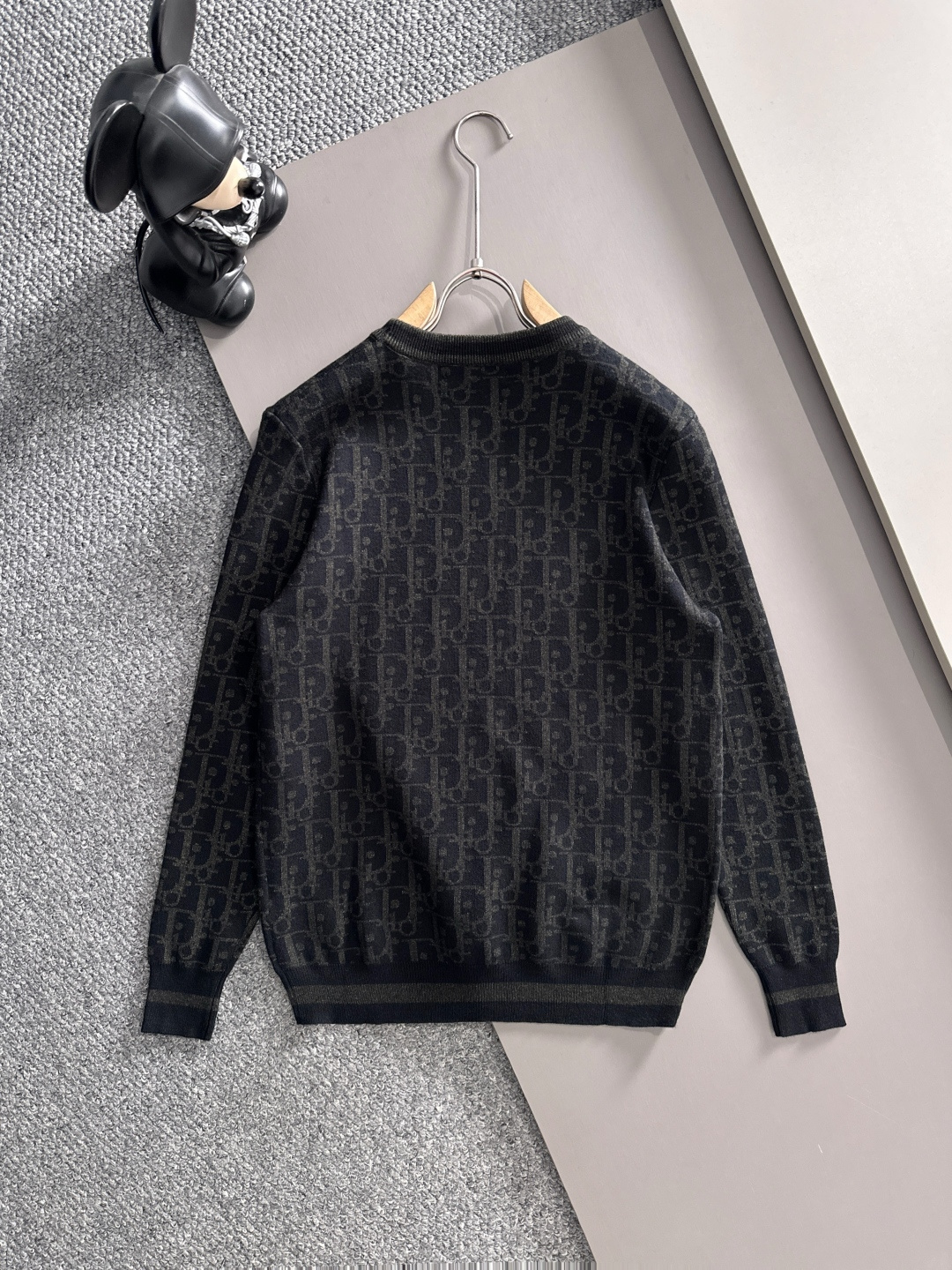 dior 2025秋冬新款羊毛毛衣 高品质意大利进口羊毛混纺面料，高密度针织，时尚百搭毛衣，帅气十足。经