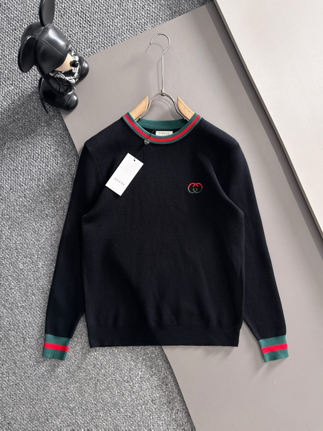 gucci 2025秋冬新款羊毛毛衣 高品质意大利进口羊毛混纺面料，高密度针织，时尚百搭毛衣，帅气十足。