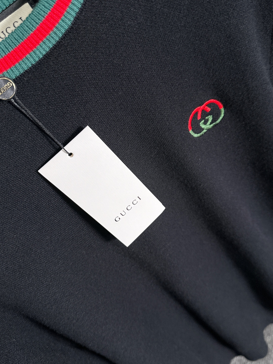 gucci 2025秋冬新款羊毛毛衣 高品质意大利进口羊毛混纺面料，高密度针织，时尚百搭毛衣，帅气十足。