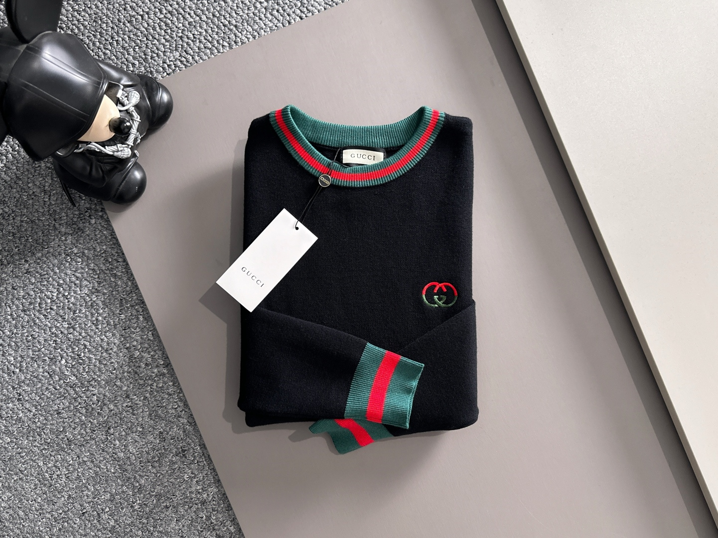 gucci 2025秋冬新款羊毛毛衣 高品质意大利进口羊毛混纺面料，高密度针织，时尚百搭毛衣，帅气十足。