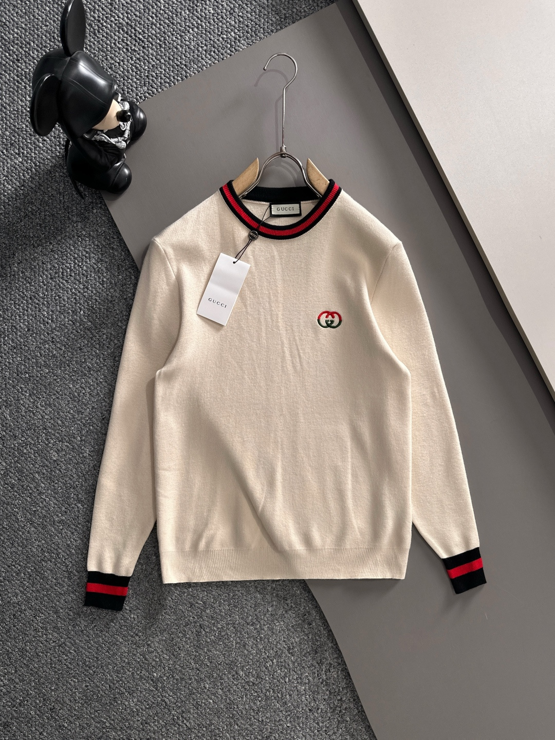 gucci 2025秋冬新款羊毛毛衣 高品质意大利进口羊毛混纺面料，高密度针织，时尚百搭毛衣，帅气十足。