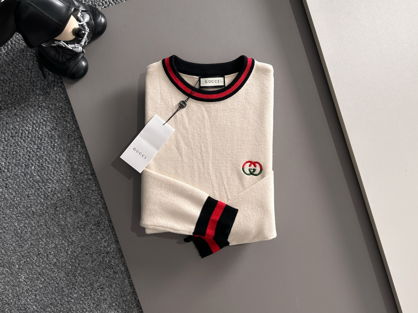 gucci 2025秋冬新款羊毛毛衣 高品质意大利进口羊毛混纺面料，高密度针织，时尚百搭毛衣，帅气十足。