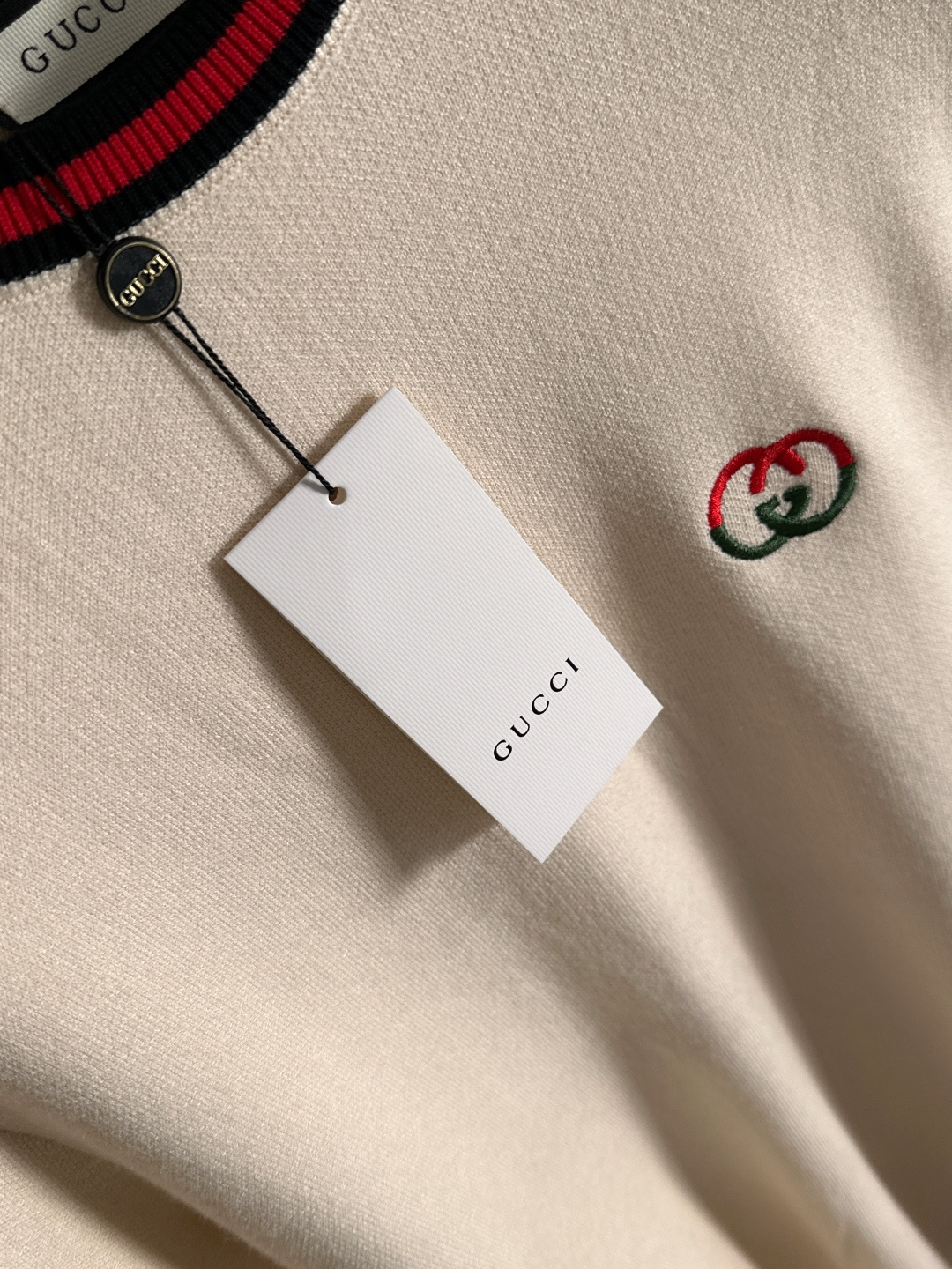 gucci 2025秋冬新款羊毛毛衣 高品质意大利进口羊毛混纺面料，高密度针织，时尚百搭毛衣，帅气十足。