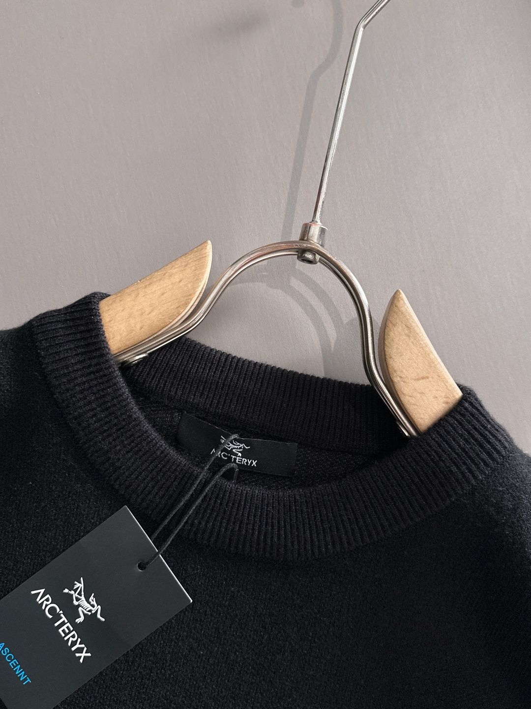 ARC'TERYX 2025秋冬新款羊毛毛衣 高品质意大利进口羊毛混纺面料，高密度针织，时尚百搭毛衣，帅