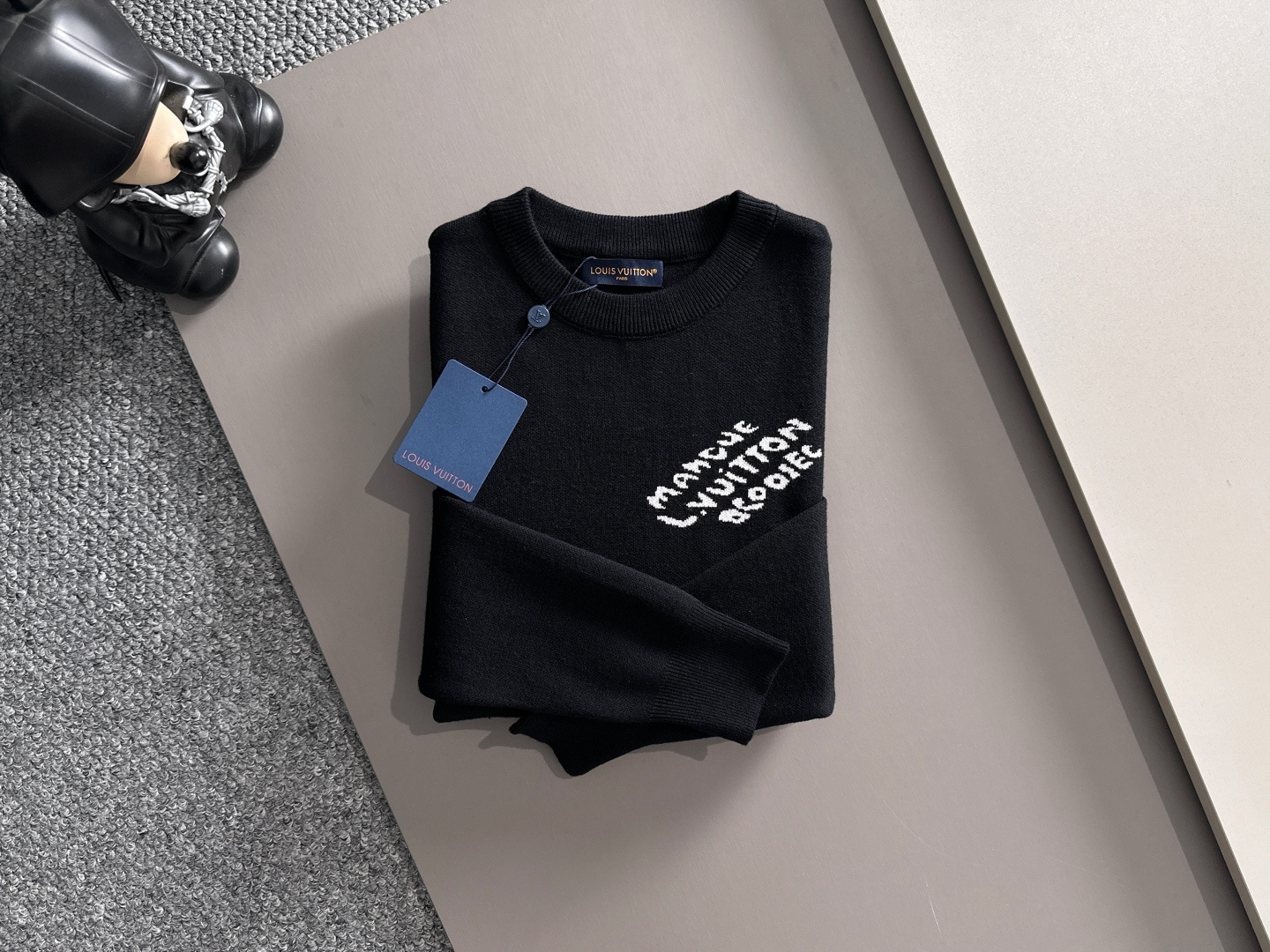 lv 2025秋冬新款羊毛毛衣 高品质意大利进口羊毛混纺面料，高密度针织，时尚百搭毛衣，帅气十足。经典L