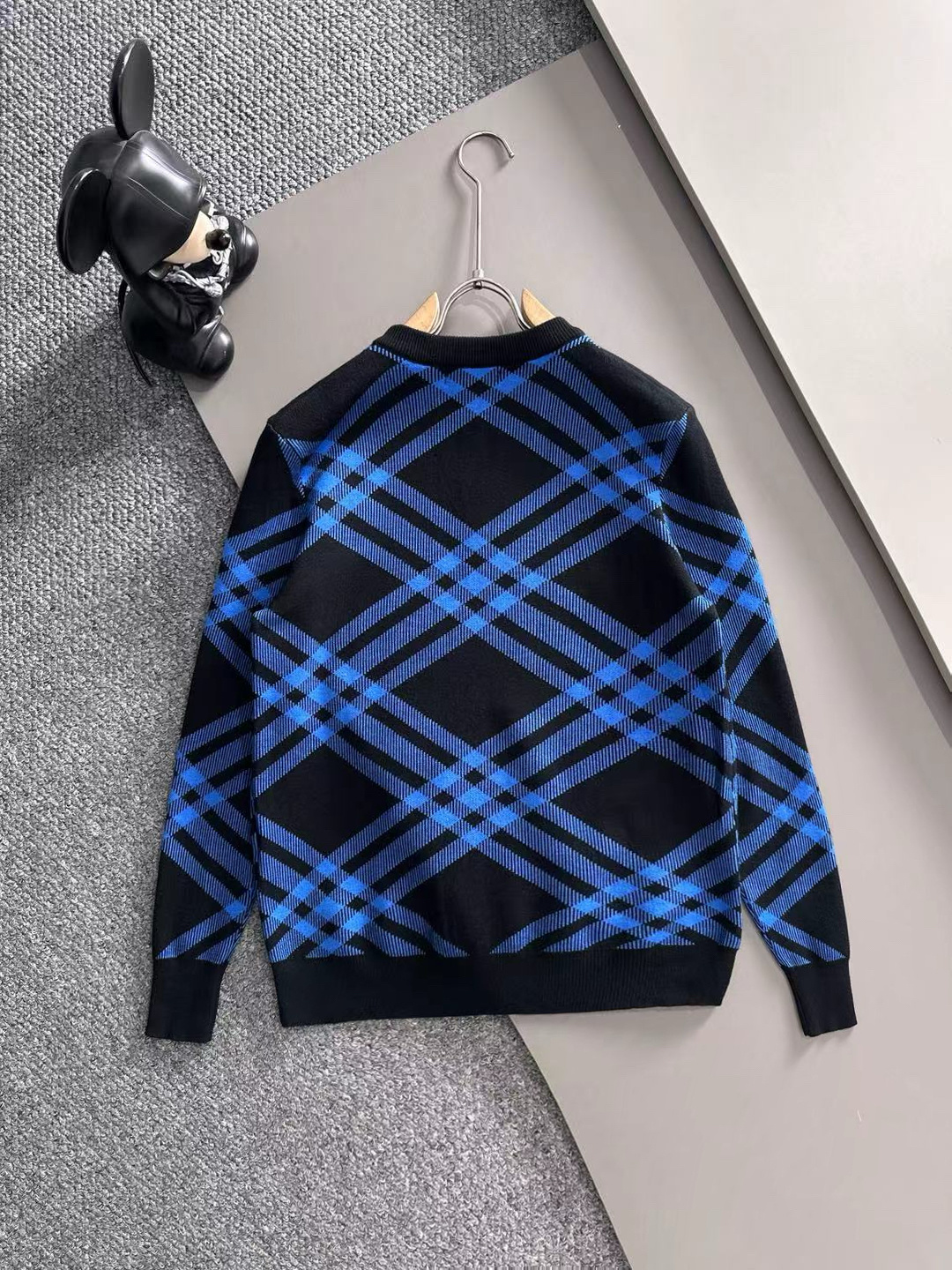 Burberry 2025秋冬新款羊毛毛衣 高品质意大利进口羊毛混纺面料，高密度针织，时尚百搭毛衣，帅气