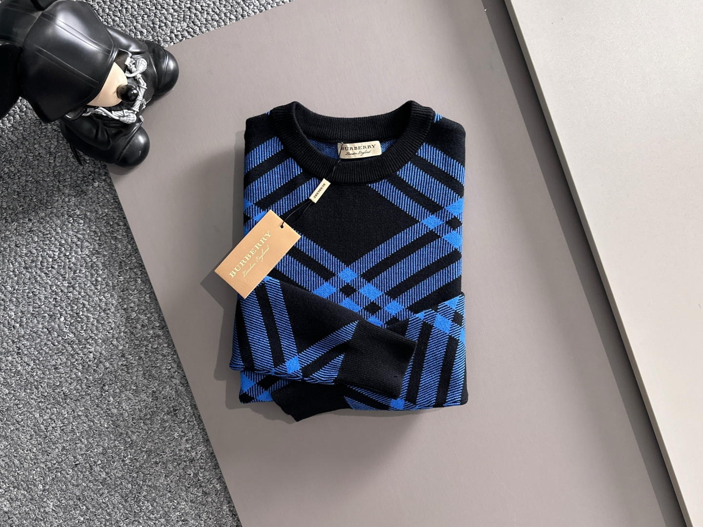 Burberry 2025秋冬新款羊毛毛衣 高品质意大利进口羊毛混纺面料，高密度针织，时尚百搭毛衣，帅气