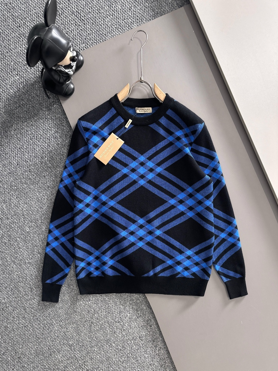 Burberry 2025秋冬新款羊毛毛衣 高品质意大利进口羊毛混纺面料，高密度针织，时尚百搭毛衣，帅气