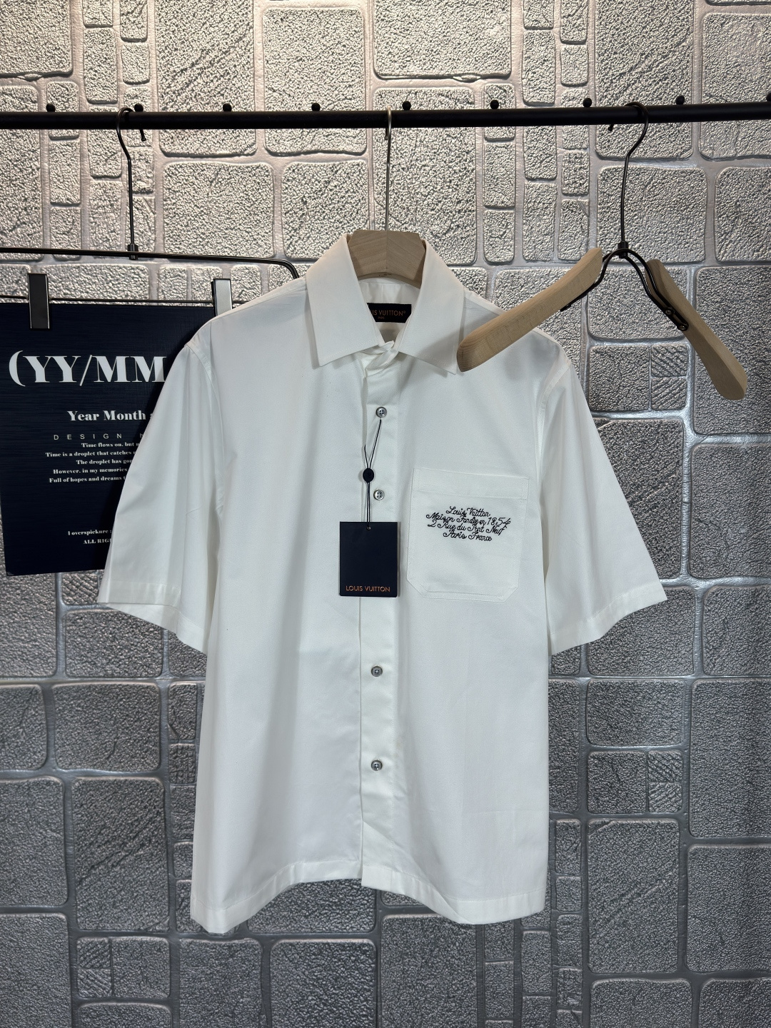 NO:468798,1V Louis Nigo Co-branded Series Mount Fuji embroidered short-sleeved shirt SizeSMLXL,,louis vuitton,shirts,T-shirt,alexander wang198609091V路易 Nigo联名系列富士山刺绣短袖衬衫 SizeSMLXL,,louis vuitton,shirts,T-shirt,alexander wang,Men's clothing