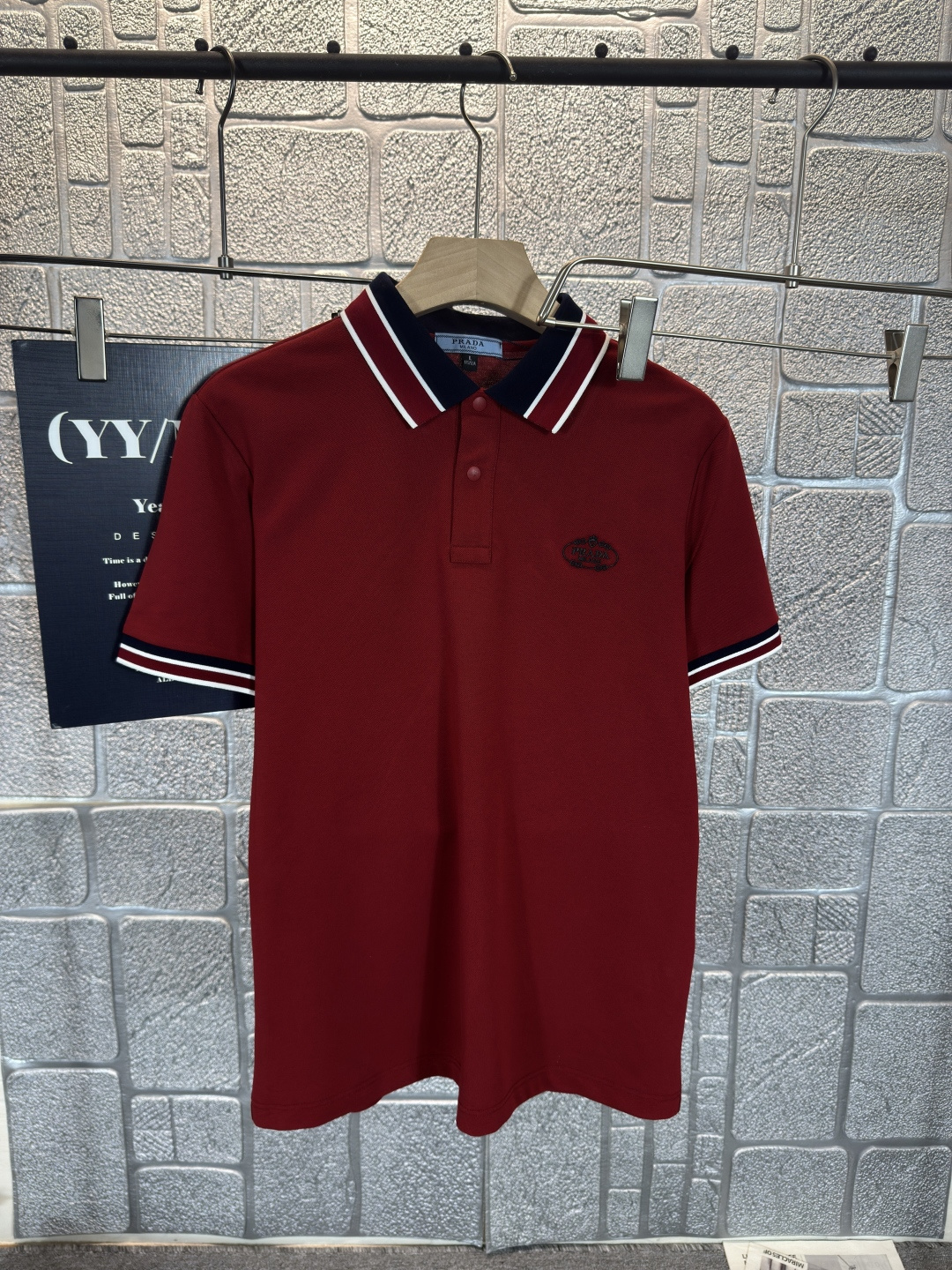 NO:493632,Prada* Prada 2025 spring and summer top classic neckline embroidered polo short sleeves, exquisite craftsmanship counter fabric, top-level elements fusion, classic short sleeves 3 standards complete, trendy men's fashion, whether it is the comfort of the upper body or it is incomparable) Three colors Number of codes: M-4XL can wear 200 catties, prada, prada, T-shirt, alexander wang19860909Prada*普拉达 2025春夏顶级经典领口刺绣polo短袖,精致工艺专柜面料,顶级元素融合打造,经典短袖3标齐全,潮男时尚,无论是上身舒适度还是都是无可比拟的存在)  三色 码数:M-4XL 可穿200斤,,prada,prada,T-shirt,alexander wang,Men's clothing